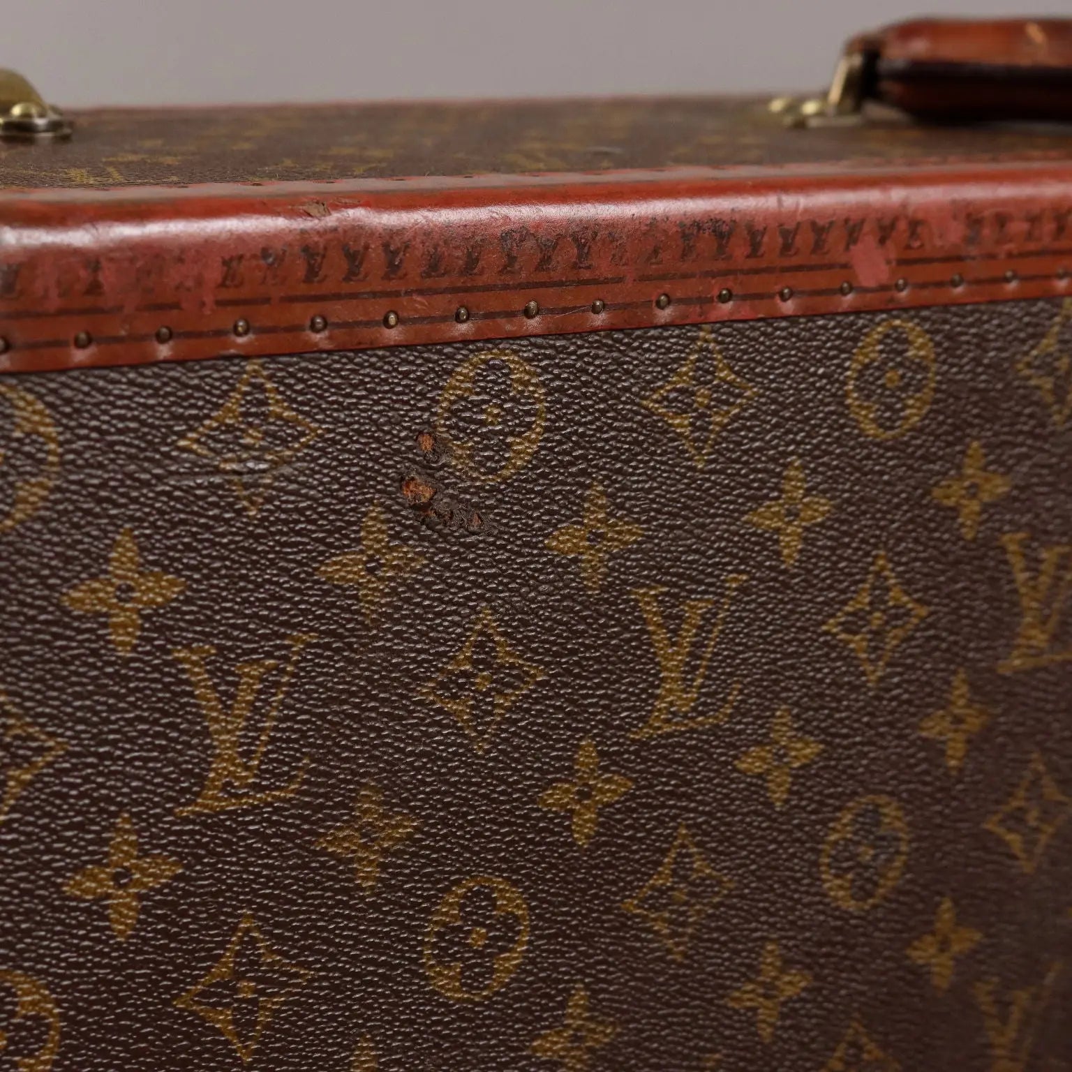 Louis Vuitton Bisten 70 Suitcase Leather Brass France 1970s | Clothing & House Linens | Vintage