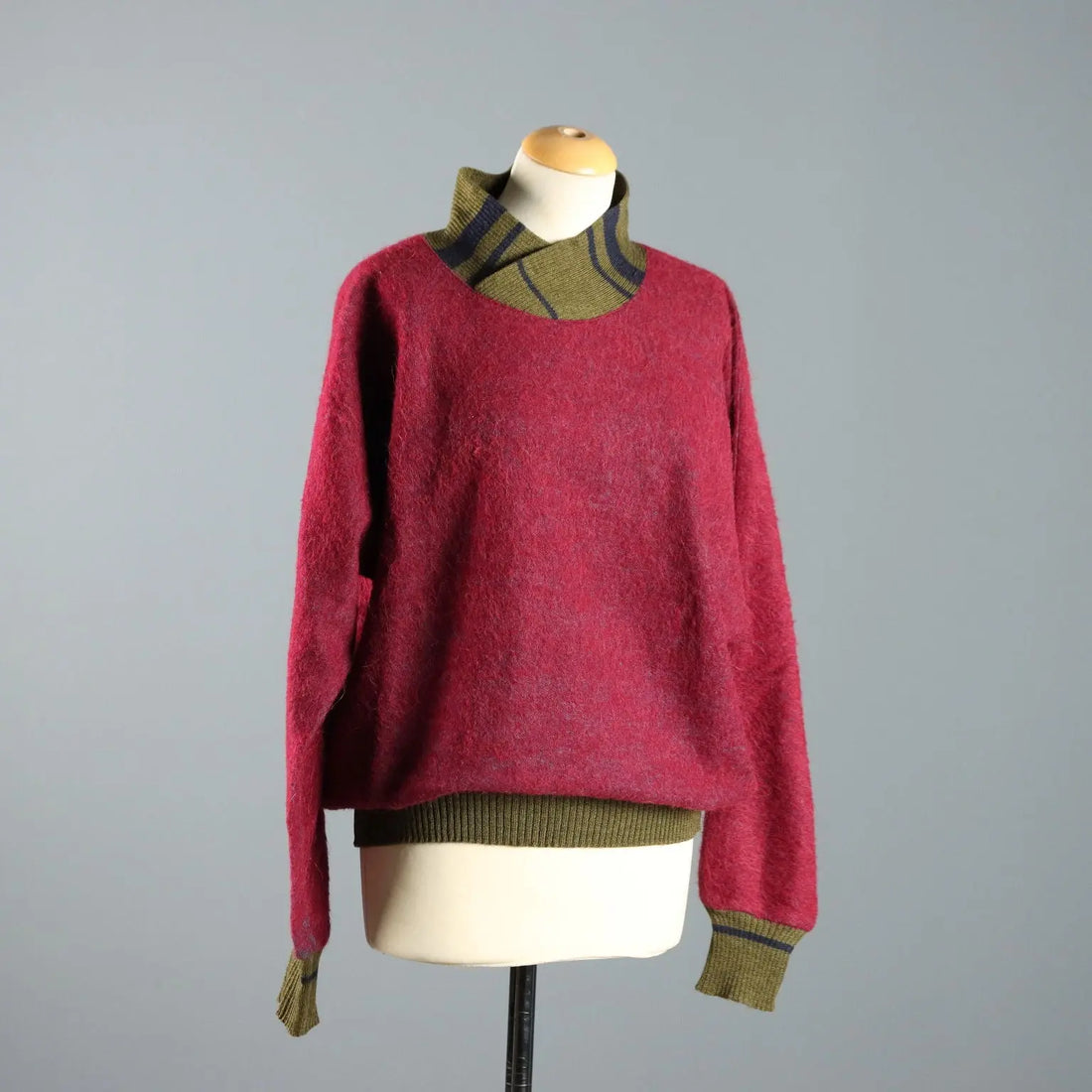 Gianni Versace Vintage Sweater Wool UK Size 12 Italy 1980s-1990s - Size M/L | Clothing & House Linens | Second hand
