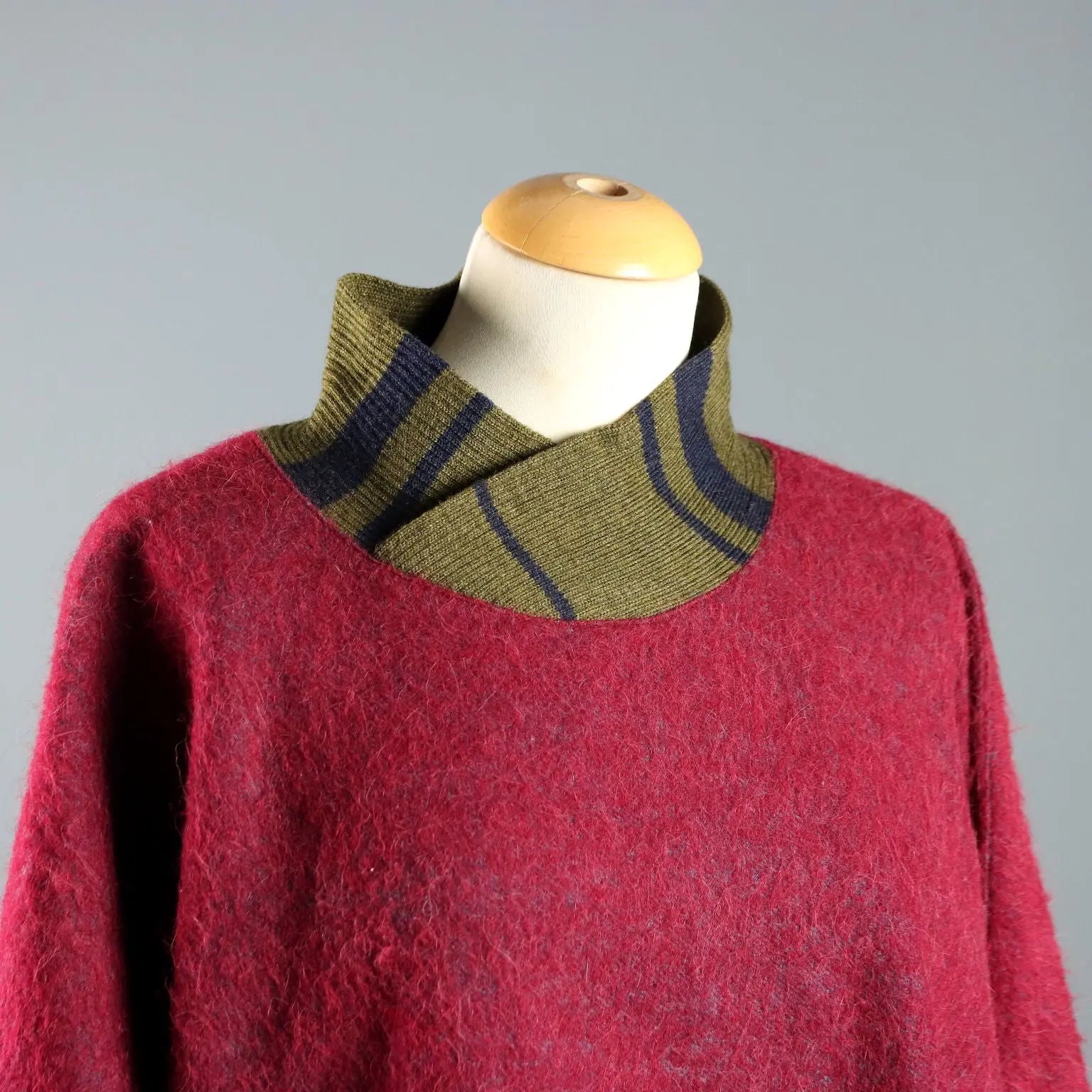Gianni Versace Vintage Sweater Wool UK Size 12 Italy 1980s-1990s - Size M/L | Clothing & House Linens | Second hand
