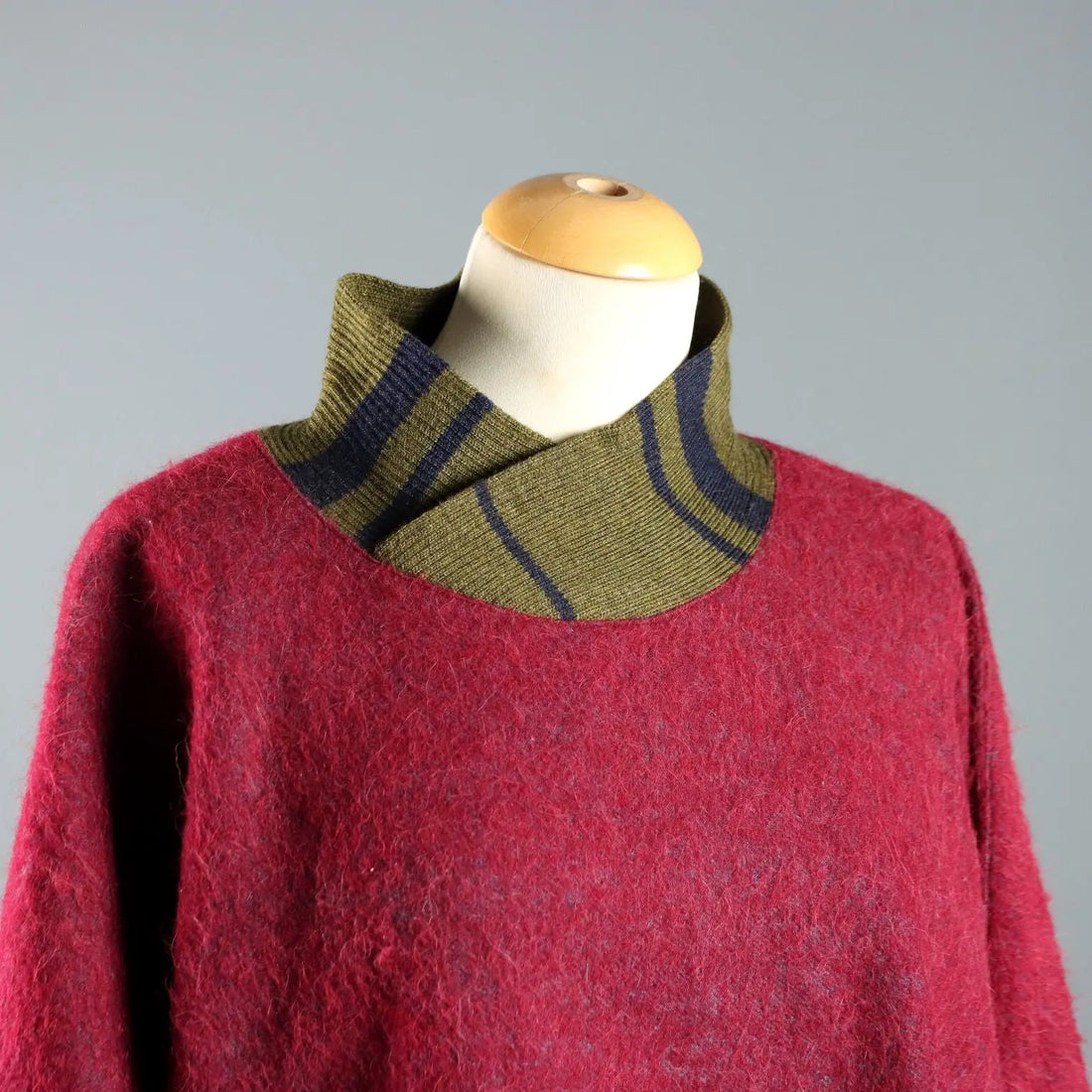 Gianni Versace Vintage Sweater Wool UK Size 12 Italy 1980s-1990s - Size M/L | Clothing & House Linens | Second hand