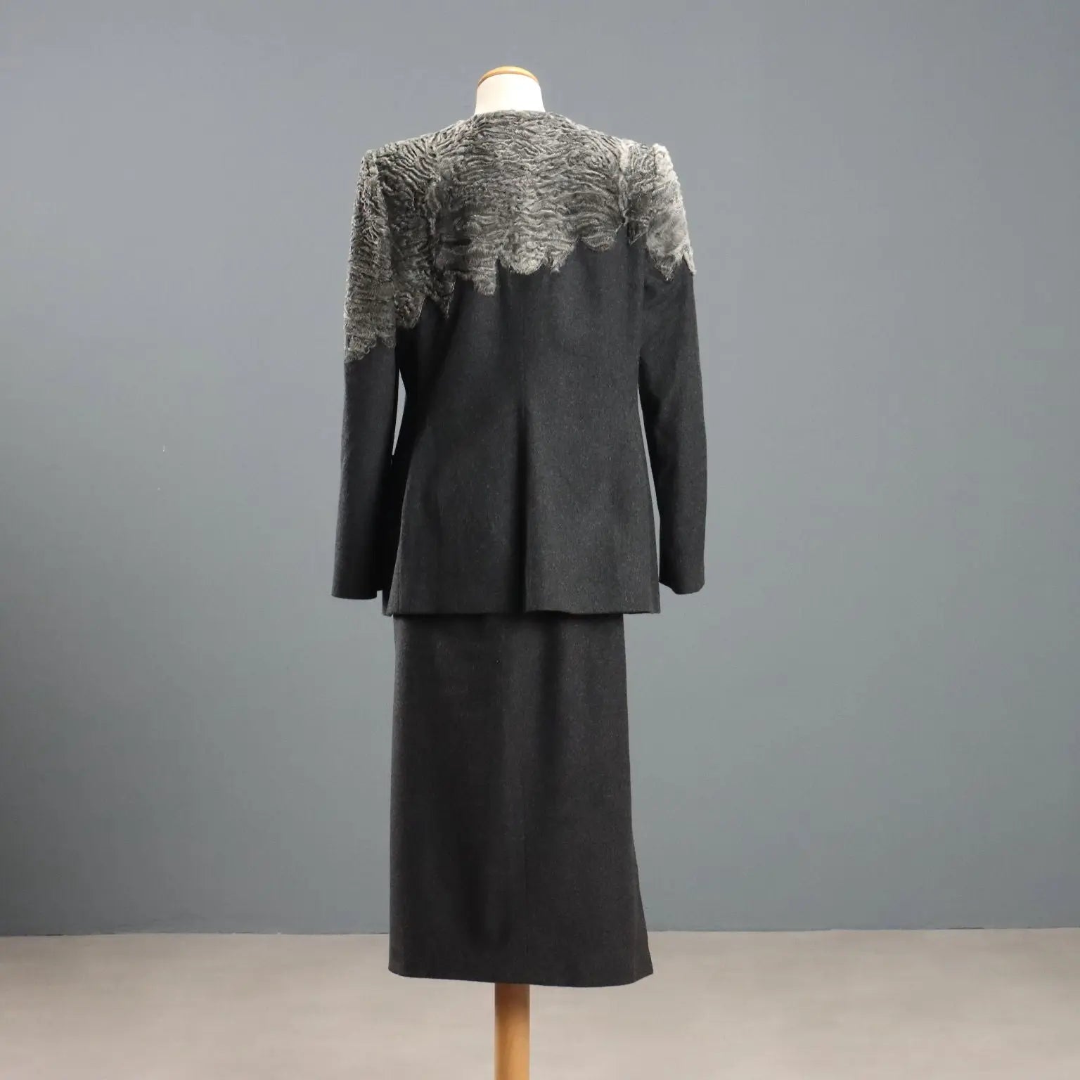 Gai Mattiolo Vintage Suit Wool UK Size 14 Italy 1980s-1990s - UK Size 14 | Clothing & House Linens  Vintage