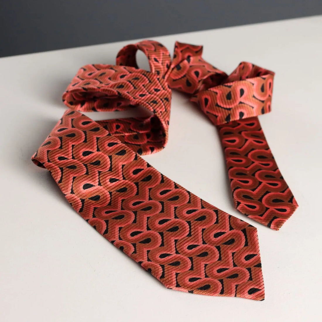 Yves Saint Laurent Vintage Tie Silk Patterned France 1970s-80s | Clothing & House Linens | Vintage