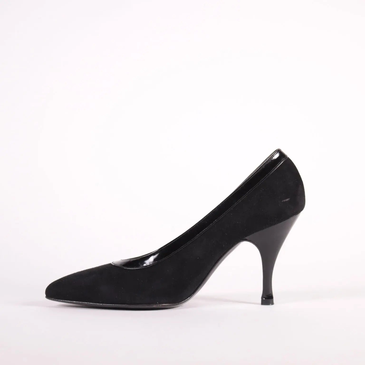 Vintage Bruno Magli Pumps Suede Bologna  Italy 1990s - Size 4,5 | Clothing & House Linens | Vintage