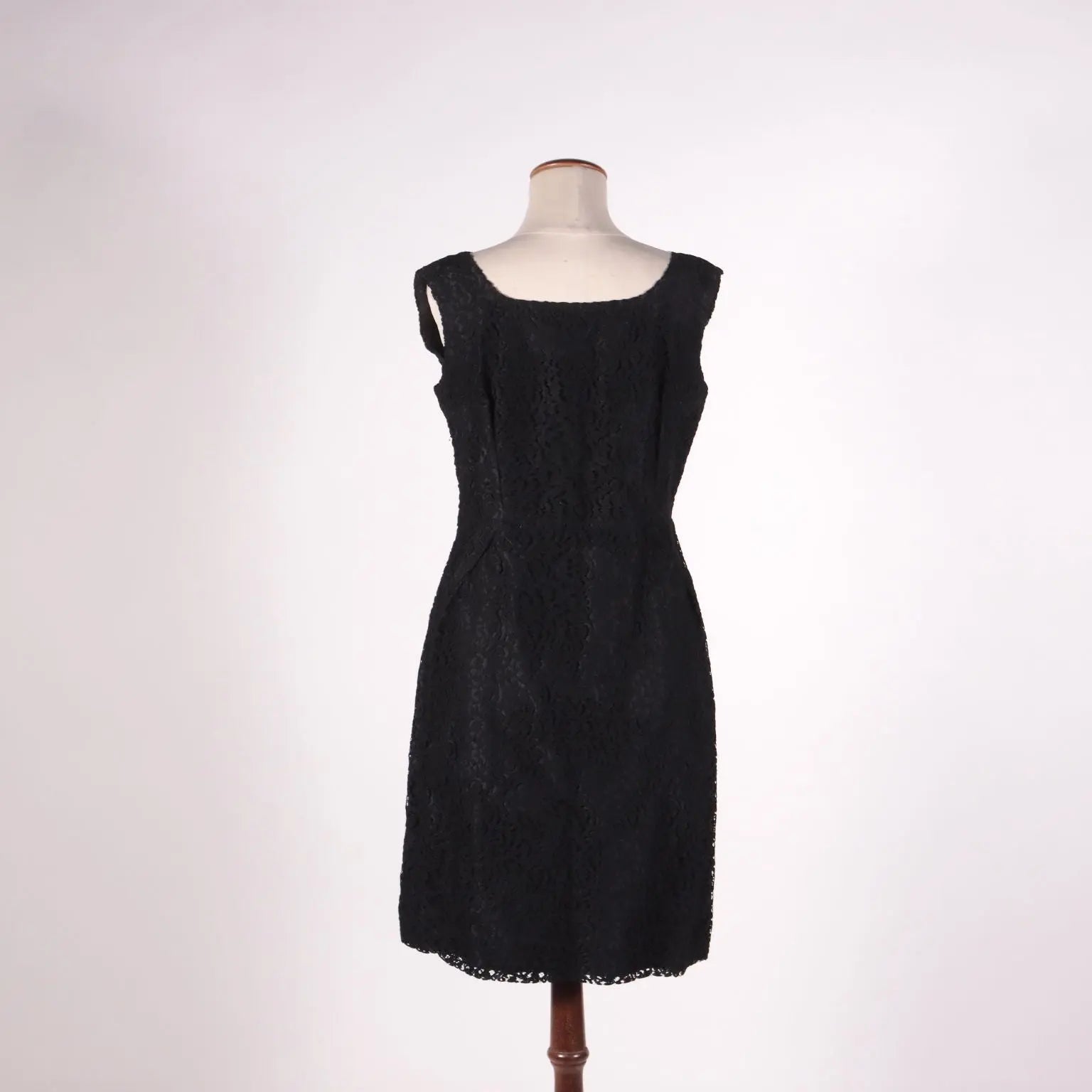 Vintage Lace Sheath Dress 1940s - Size UK 10 | Clothing & House Linens | Vintage