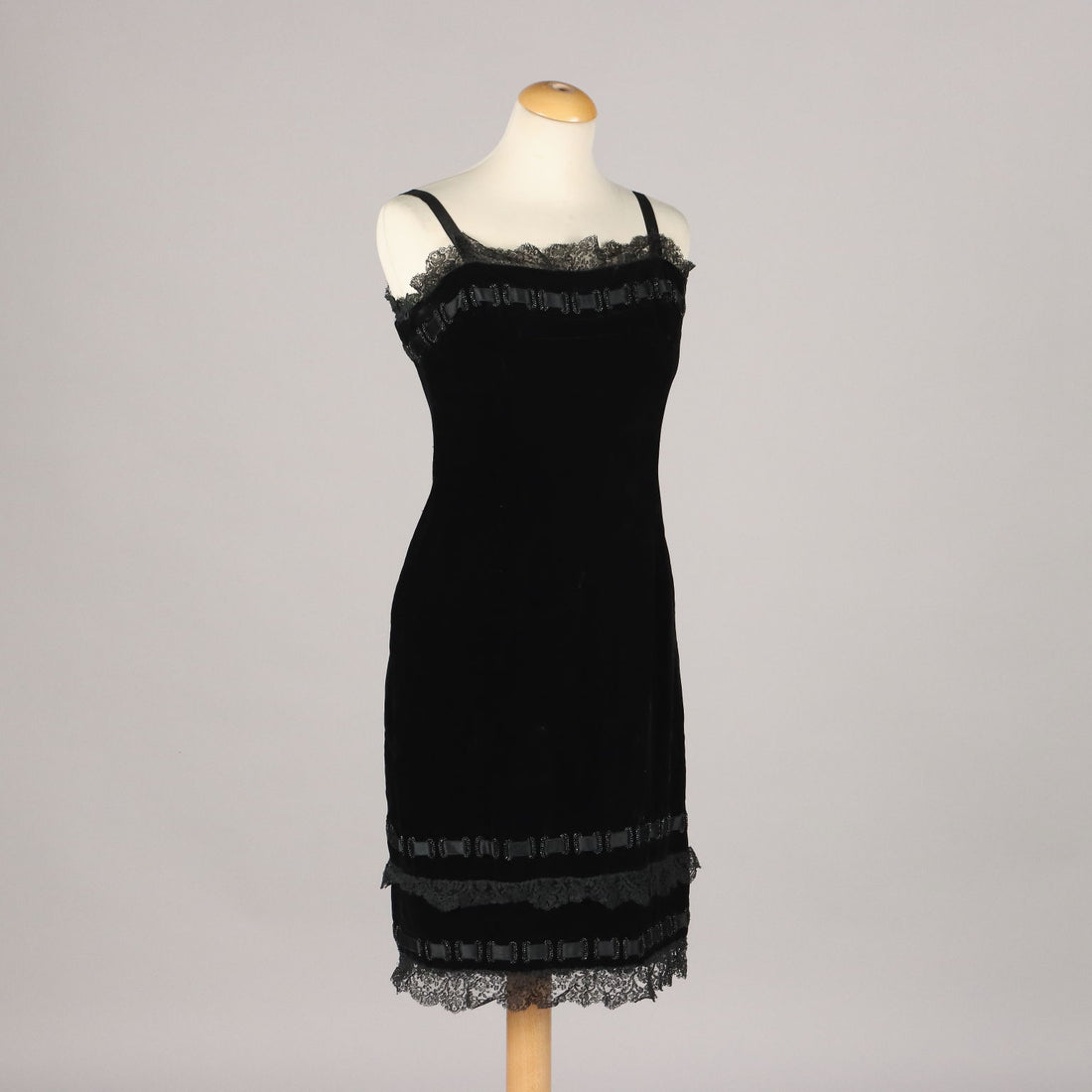Vintage Black Velvet Dress with Beads UK Size 14 Italy - UK Size 14 | Clothing & House Linens  Vintage
