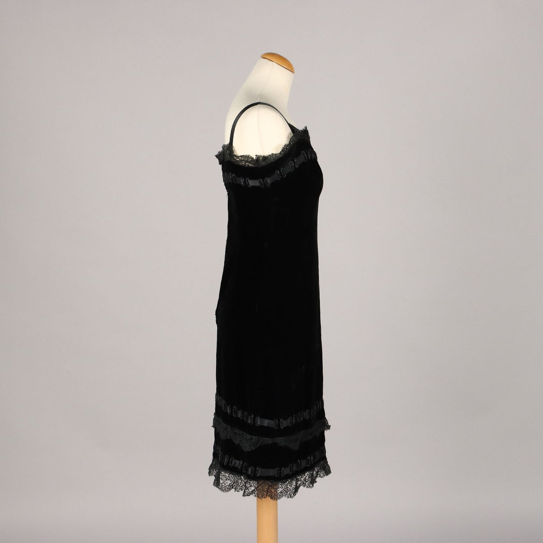 Vintage Black Velvet Dress with Beads UK Size 14 Italy - UK Size 14 | Clothing & House Linens  Vintage