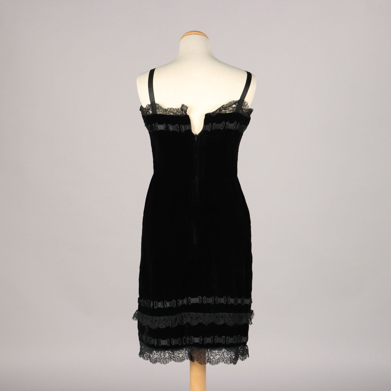 Vintage Black Velvet Dress with Beads UK Size 14 Italy - UK Size 14 | Clothing & House Linens  Vintage