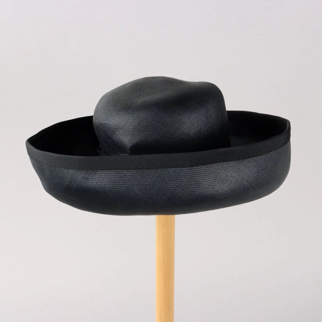 Vintage Hat by Gallia Peter Satin Italy XX Century | Clothing & House Linens | Vintage