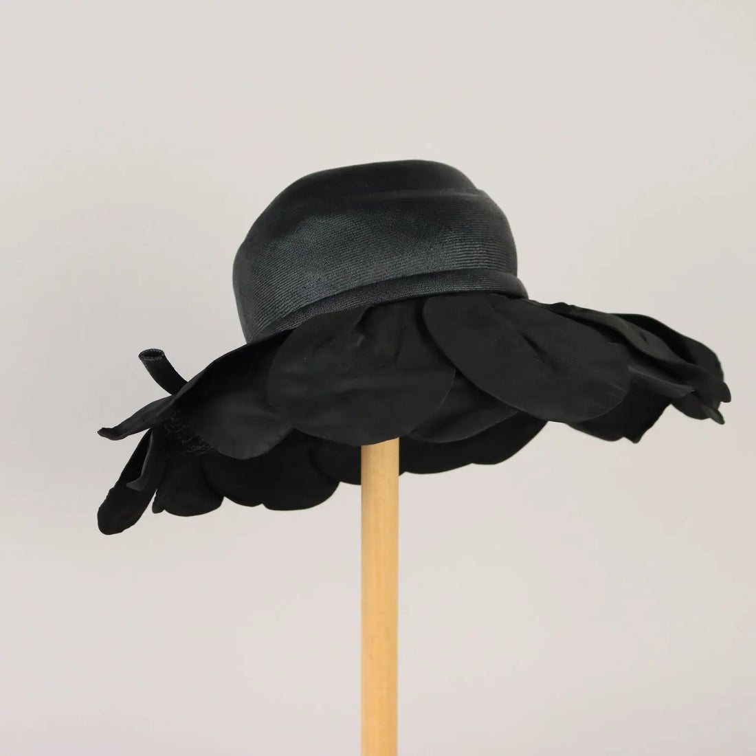 Gallia e Peter Hat Vintage Black Fabric Flower Italy 1950s | Clothing & House Linens | Vintage