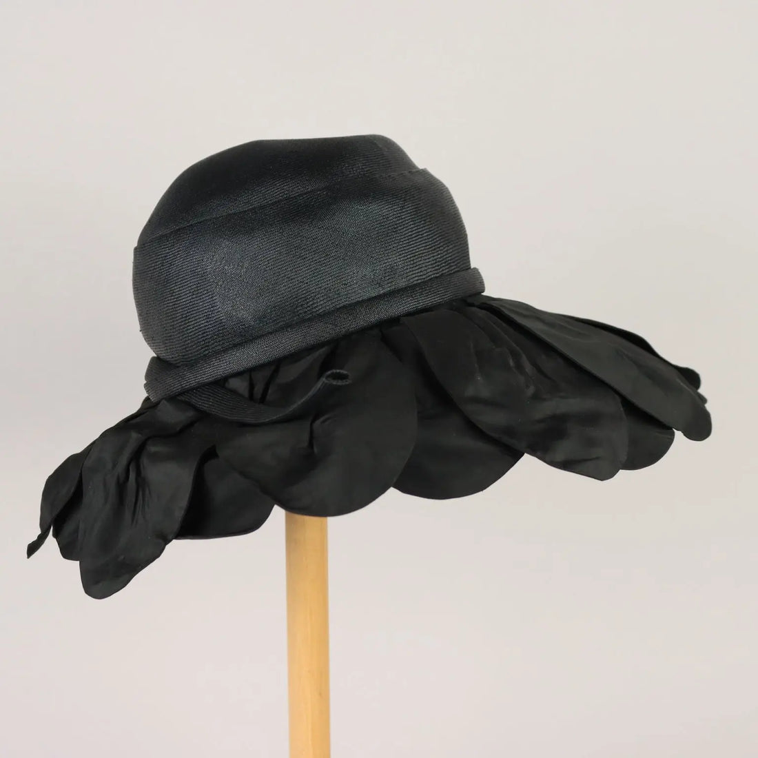 Gallia e Peter Hat Vintage Black Fabric Flower Italy 1950s | Clothing & House Linens | Vintage
