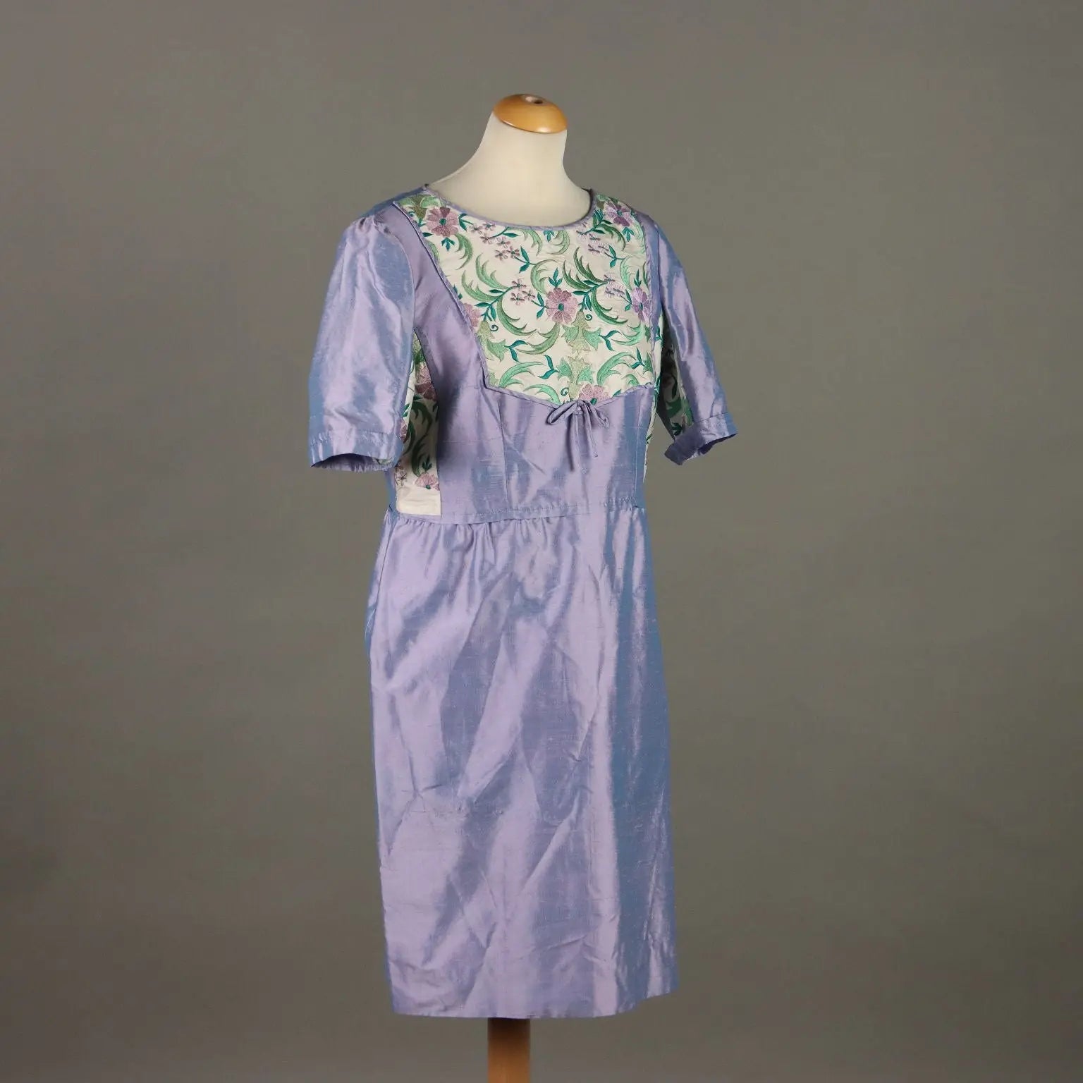 Vintage Tailored Dress Lilac Silk UK Size 14 Embroideries 1980s-1990s - UK Size 14 | Clothing & House Linens | Vintage