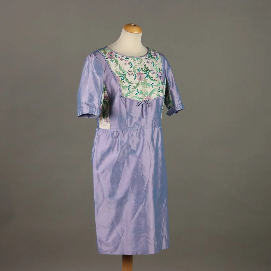 Vintage Tailored Dress Lilac Silk UK Size 14 Embroideries 1980s-1990s - UK Size 14 | Clothing & House Linens | Vintage