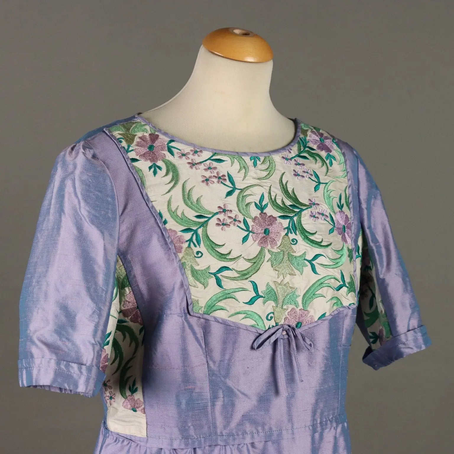 Vintage Tailored Dress Lilac Silk UK Size 14 Embroideries 1980s-1990s - UK Size 14 | Clothing & House Linens | Vintage