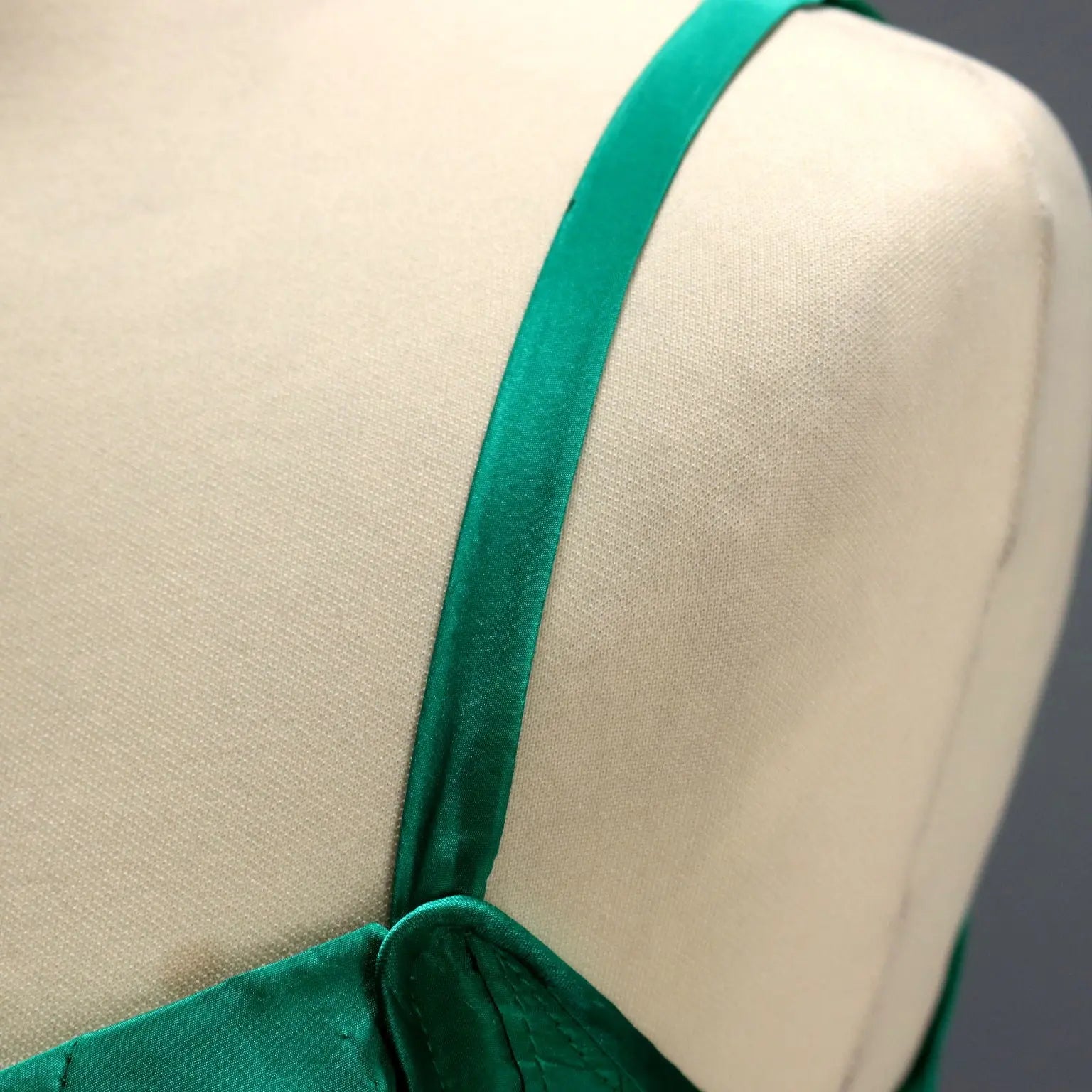 Vintage Dress Emerald Green Silk UK Size 10/12 Italy 1980s-1990s - UK Size 10/12 | Clothing & House Linens | Vintage