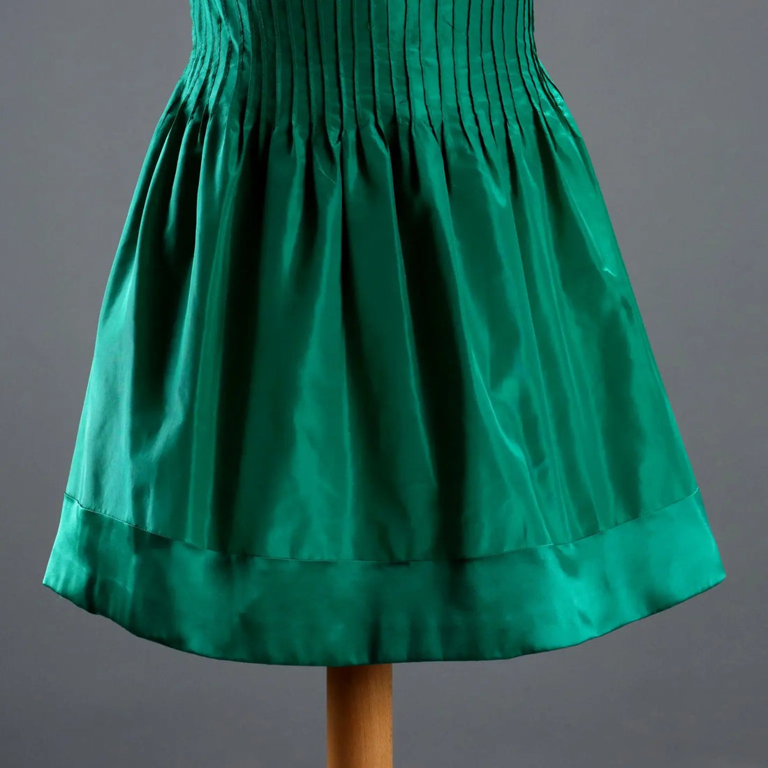 Vintage Dress Emerald Green Silk UK Size 10/12 Italy 1980s-1990s - UK Size 10/12 | Clothing & House Linens | Vintage