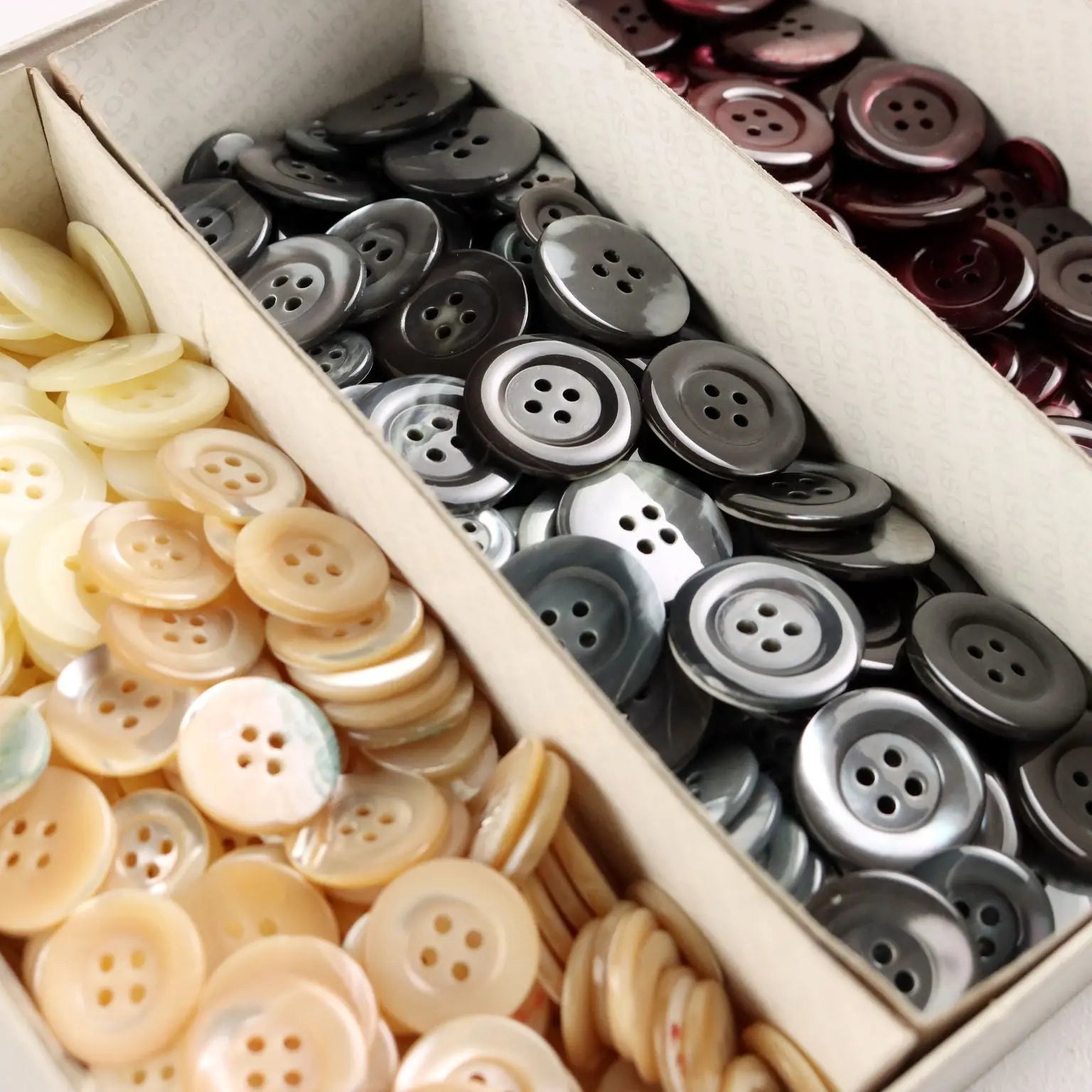 Vintage Buttons Multicoloured Resin Mother of Pearl 80s-90s