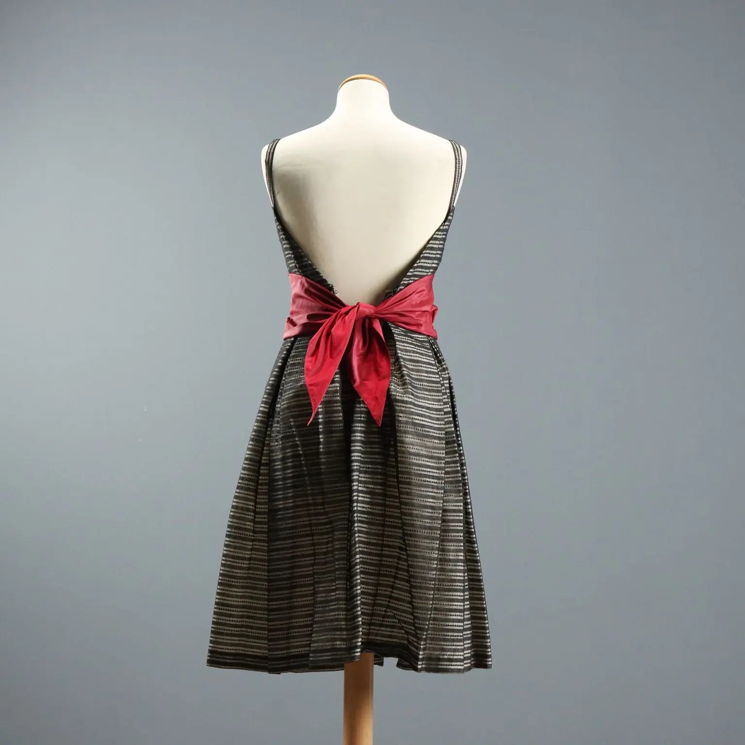 Vintage Cocktail Dress Lace Satin UK Size 8/10 Italy 1950s