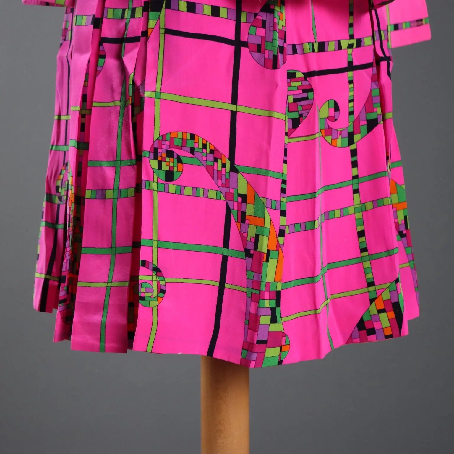 Vintage Eclat Suit Silk Geometric Pattern UK Size 14 Italy 1970s