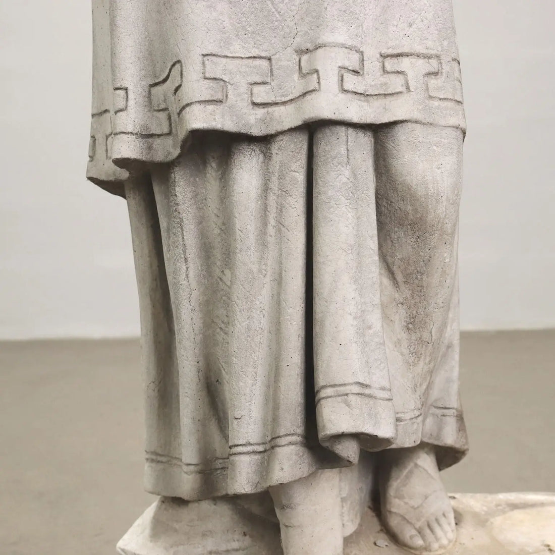 Ancient Female Sculpture with Jars Gravel Italy '900 Statue - Italy Early 20th century | Antiques | Stones Irons & Garden Furnishings