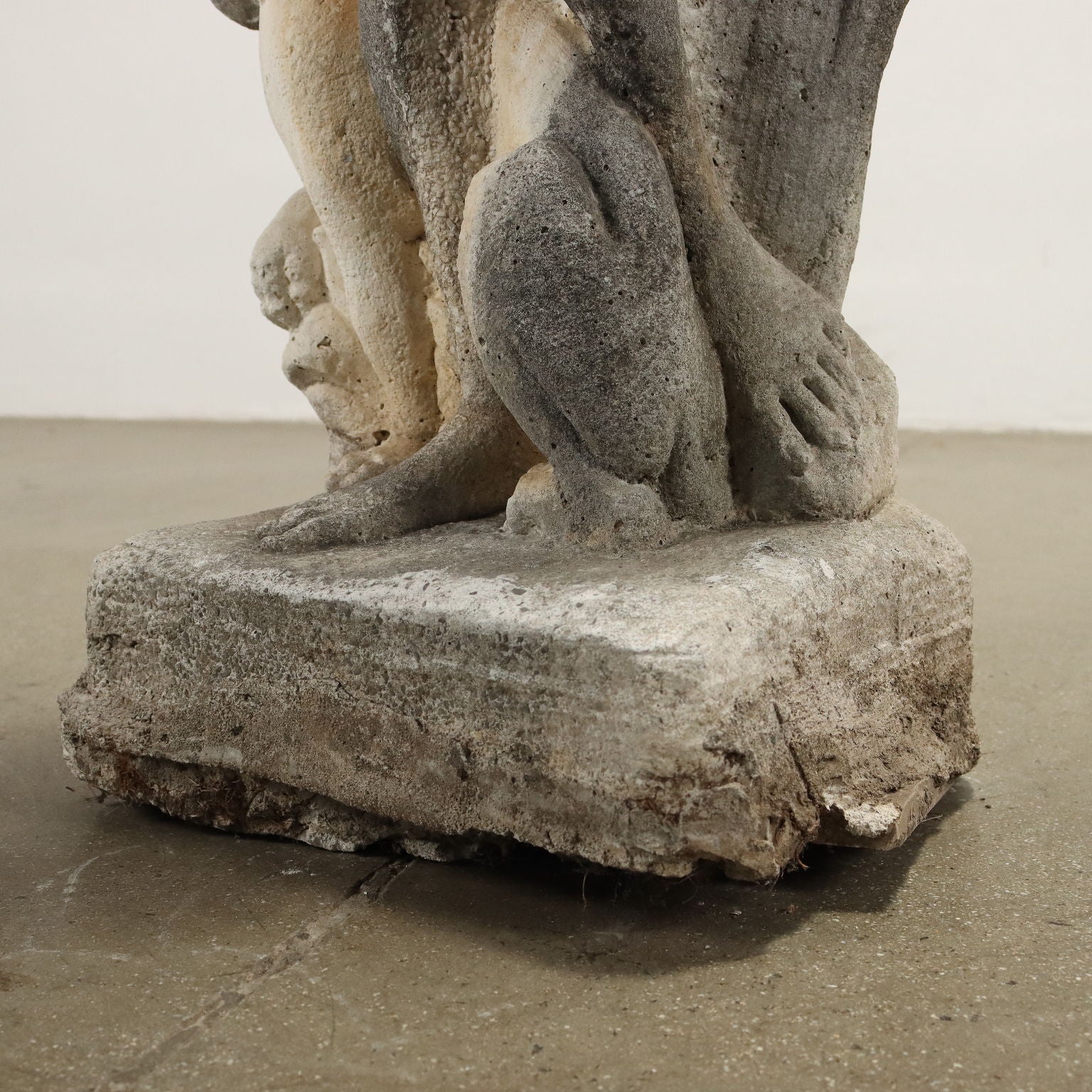  | Antiques  Stones Irons & Garden Furnishings