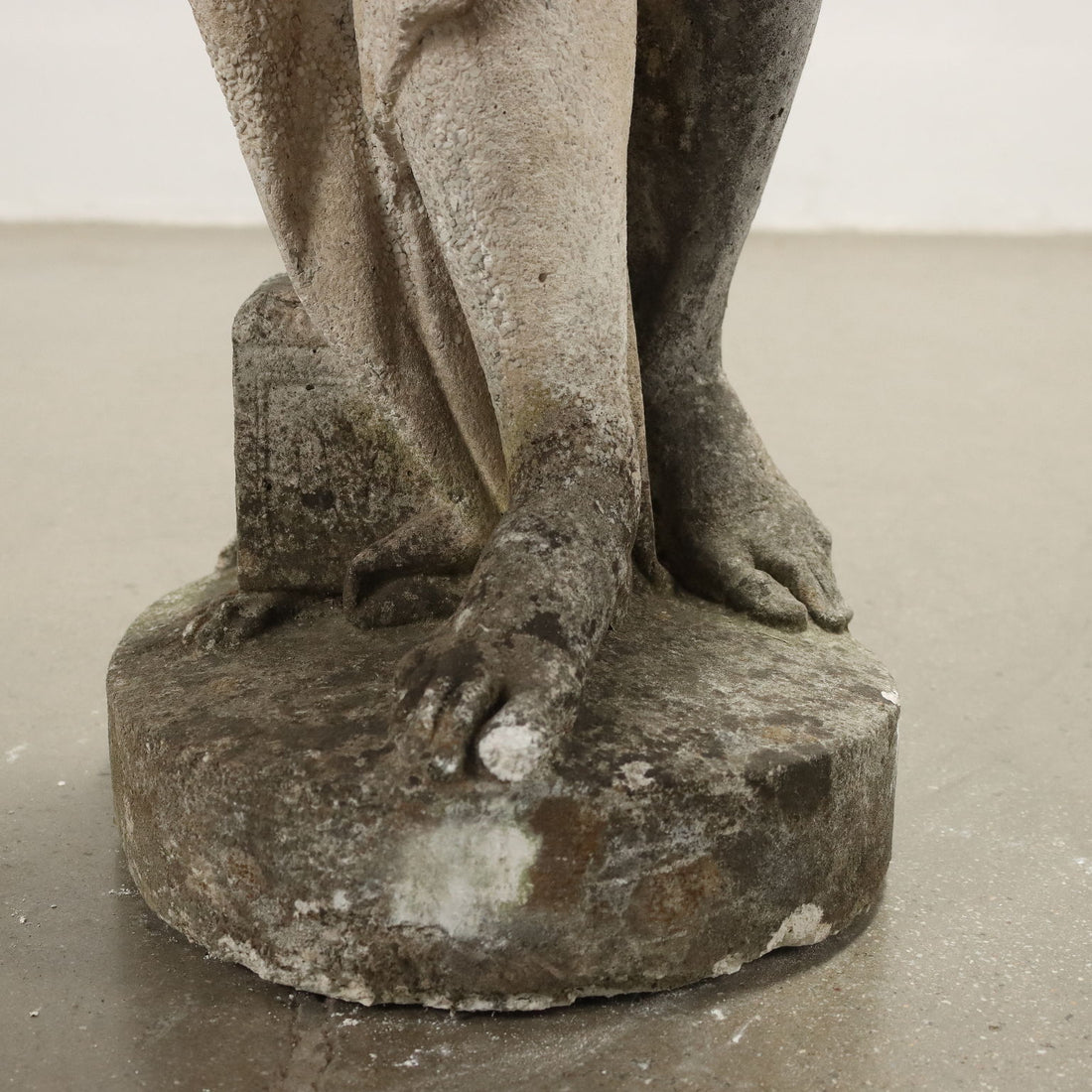  | Antiques  Stones Irons & Garden Furnishings