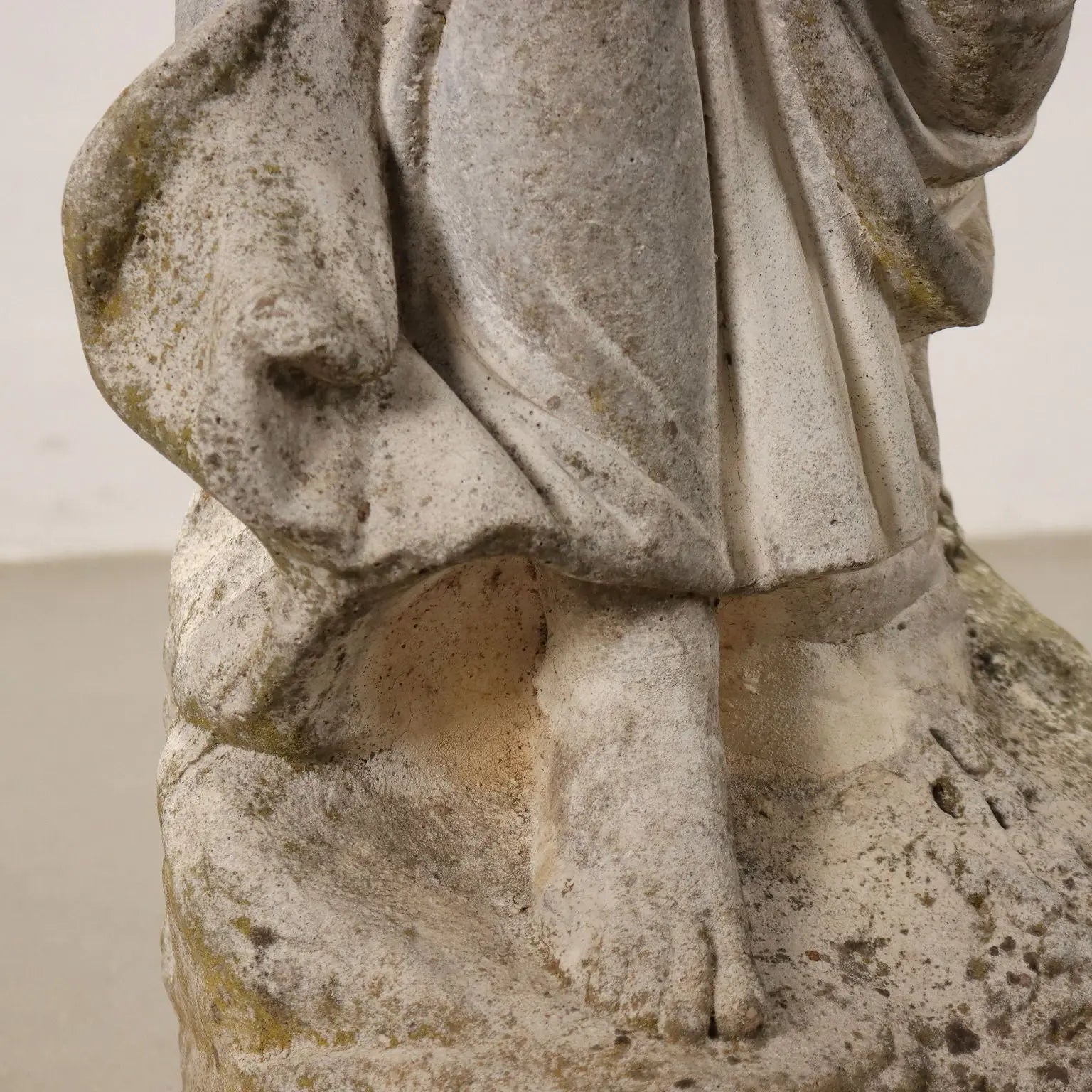Peasant Woman Garden Statue in Composite Stone - Italy 20th Century