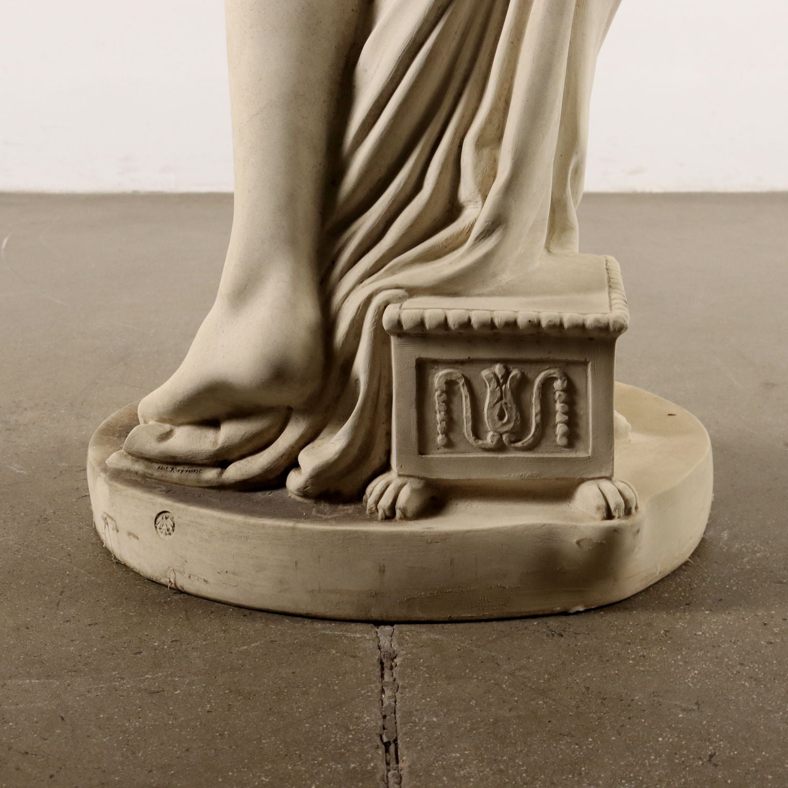  | Antiques  Stones Irons & Garden Furnishings