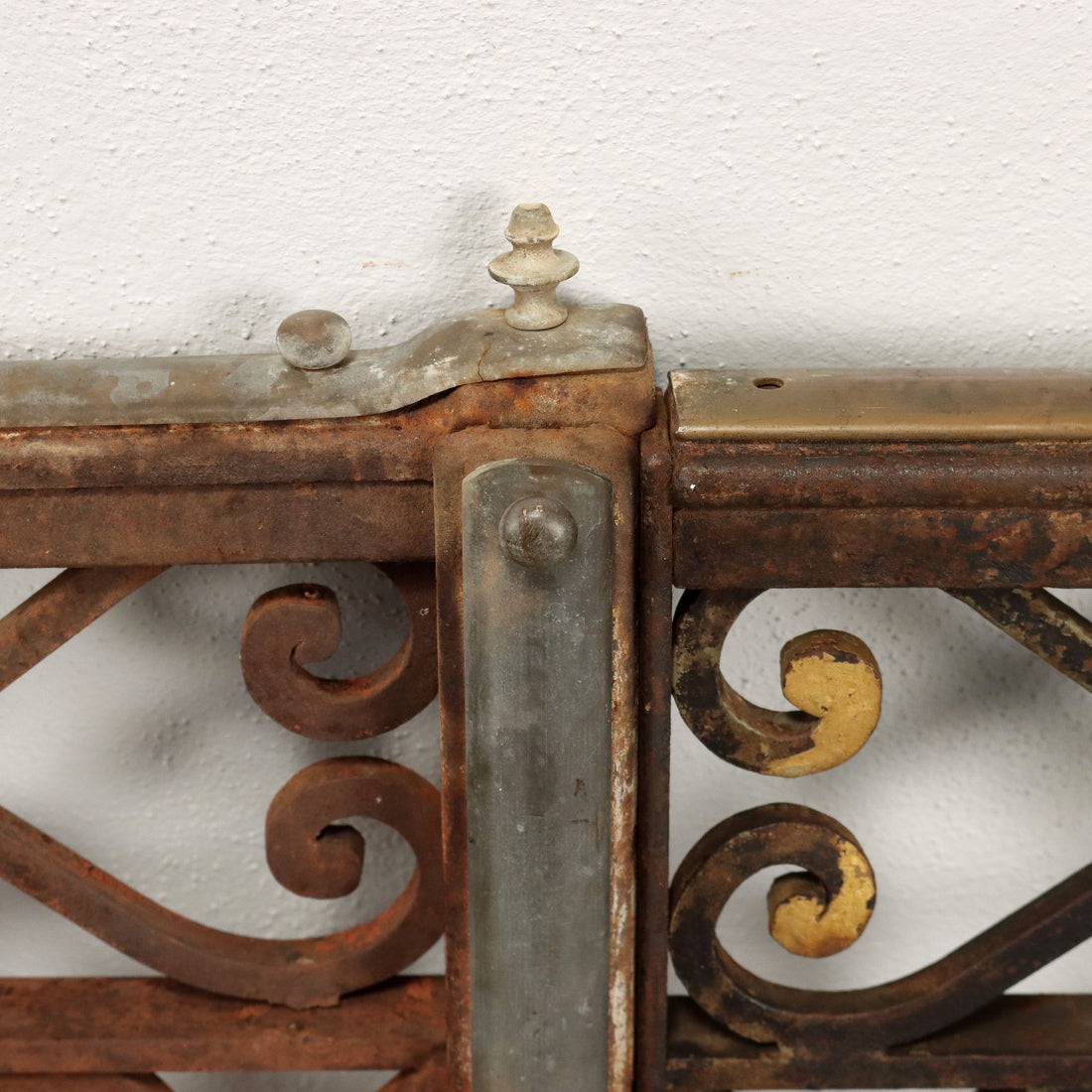  | Antiques  Stones Irons & Garden Furnishings