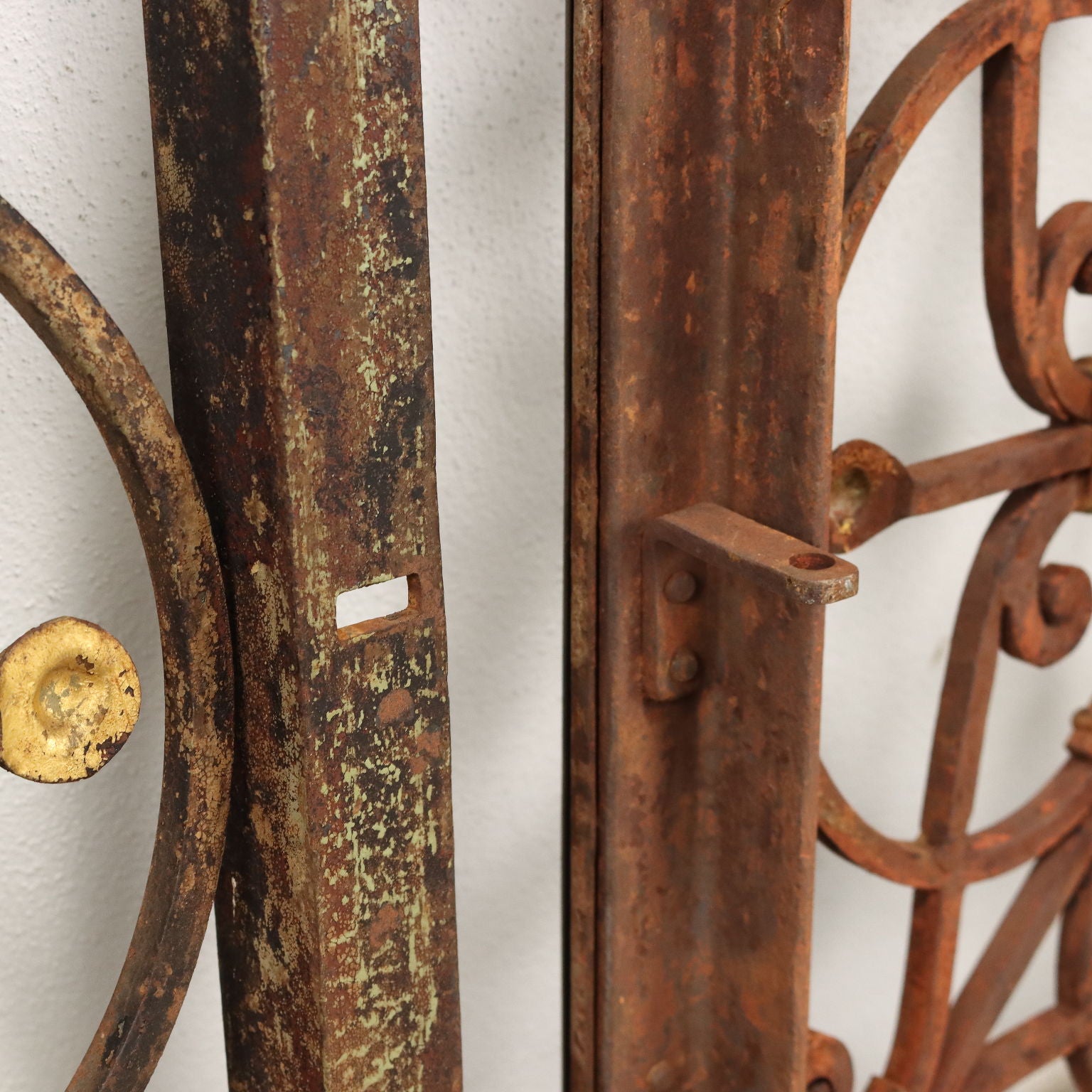  | Antiques  Stones Irons & Garden Furnishings