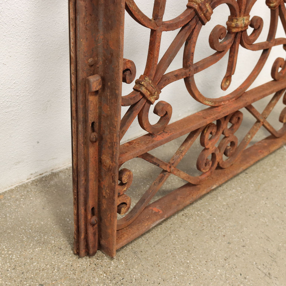  | Antiques  Stones Irons & Garden Furnishings