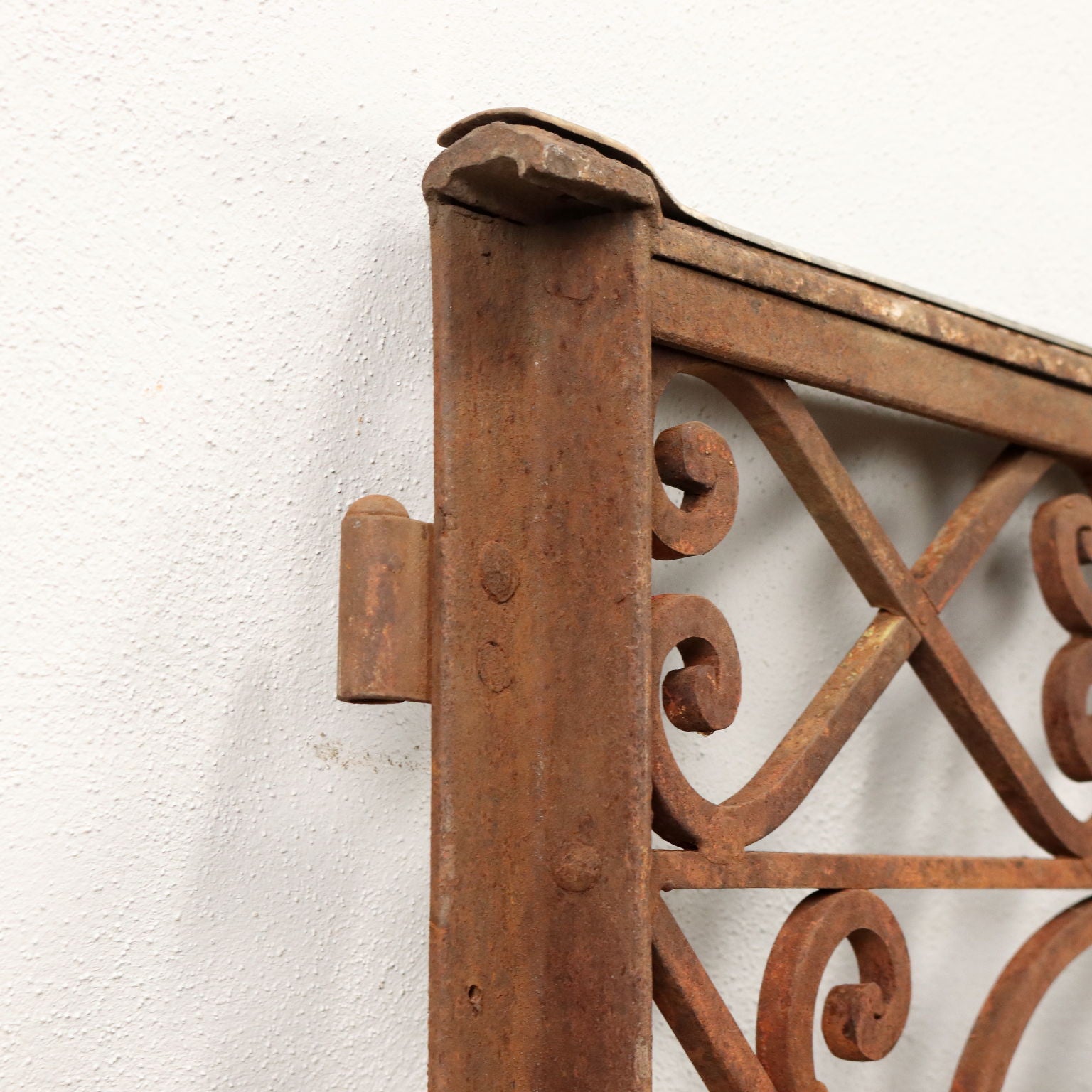  | Antiques  Stones Irons & Garden Furnishings