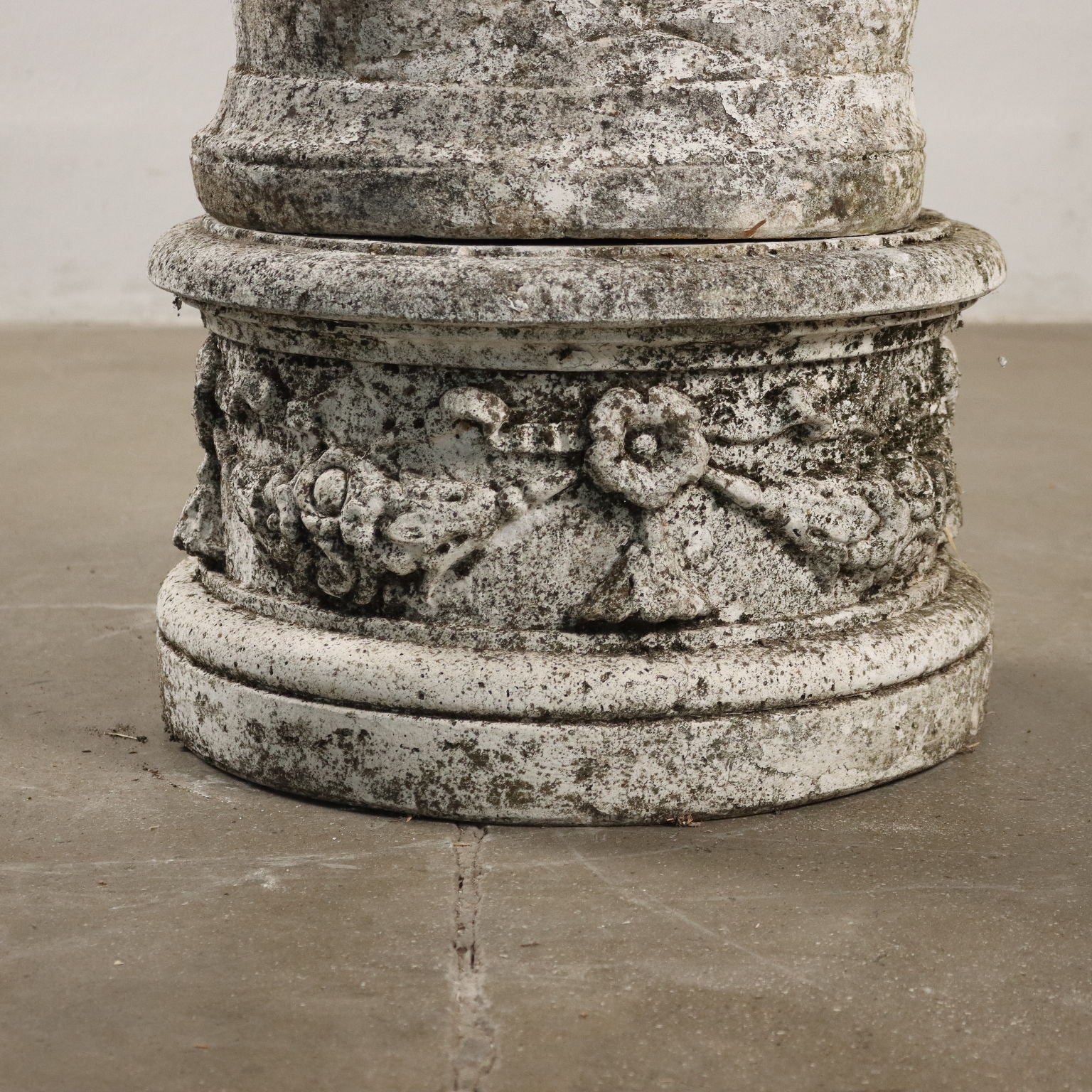  | Antiques  Stones Irons & Garden Furnishings