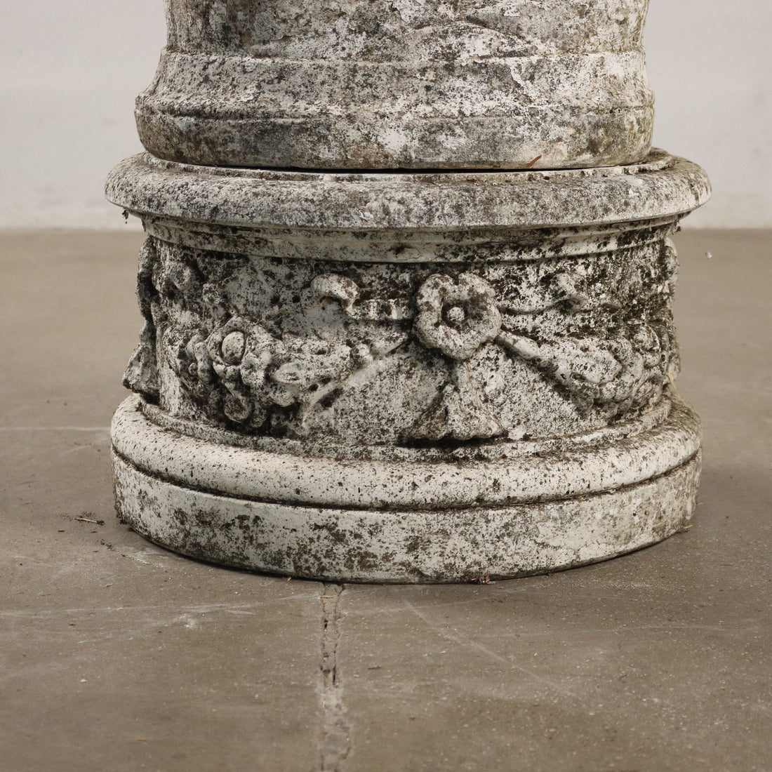  | Antiques  Stones Irons & Garden Furnishings