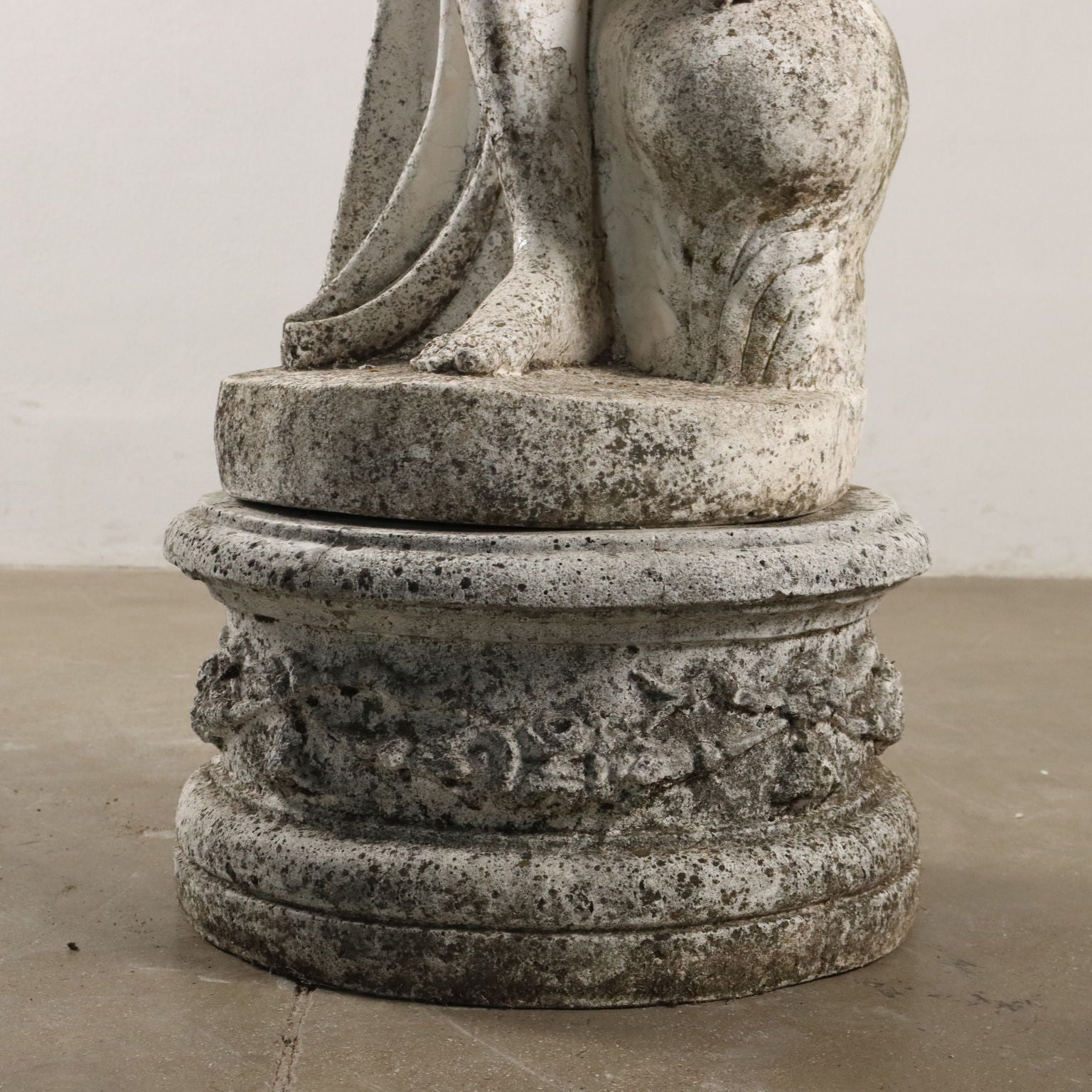  | Antiques  Stones Irons & Garden Furnishings