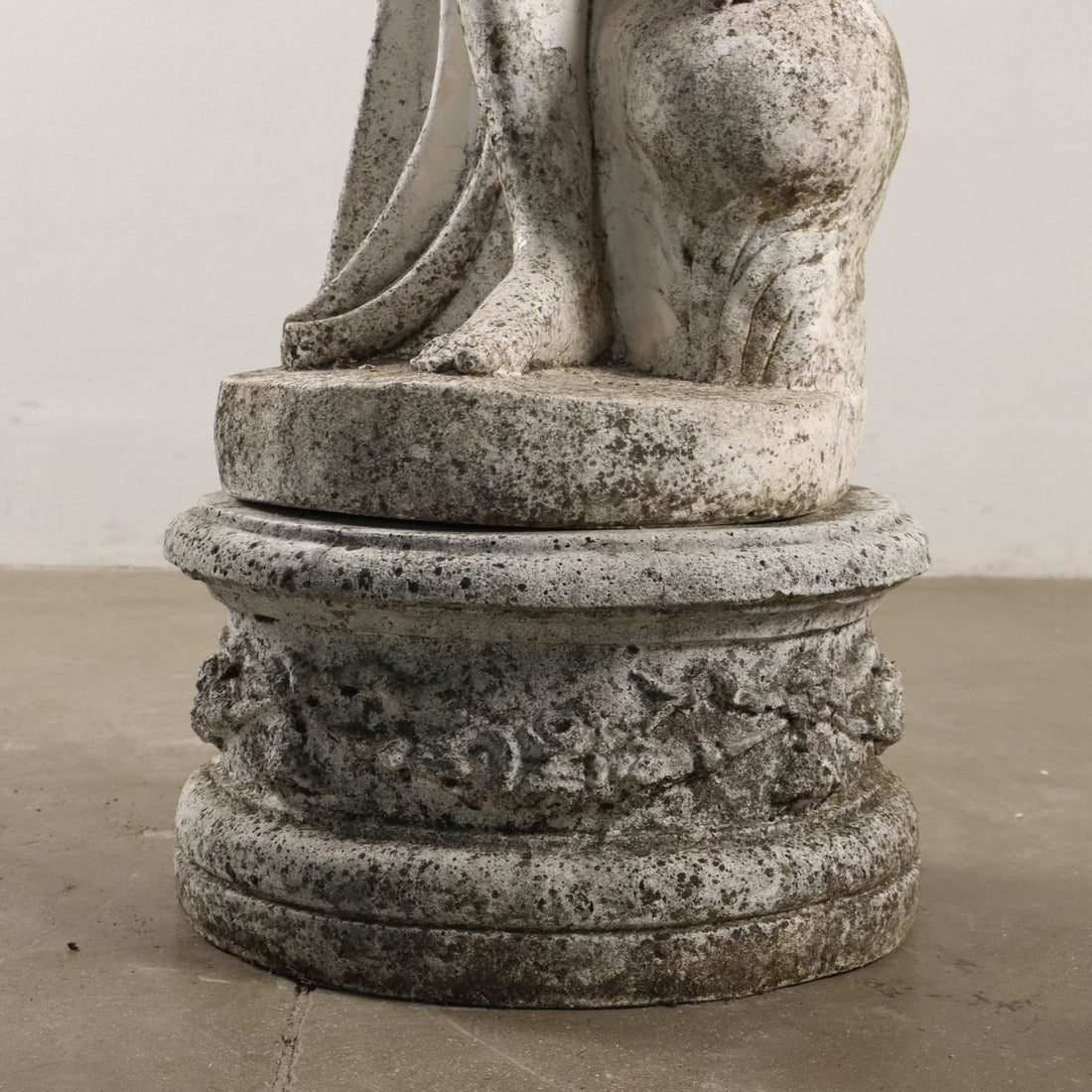  | Antiques  Stones Irons & Garden Furnishings