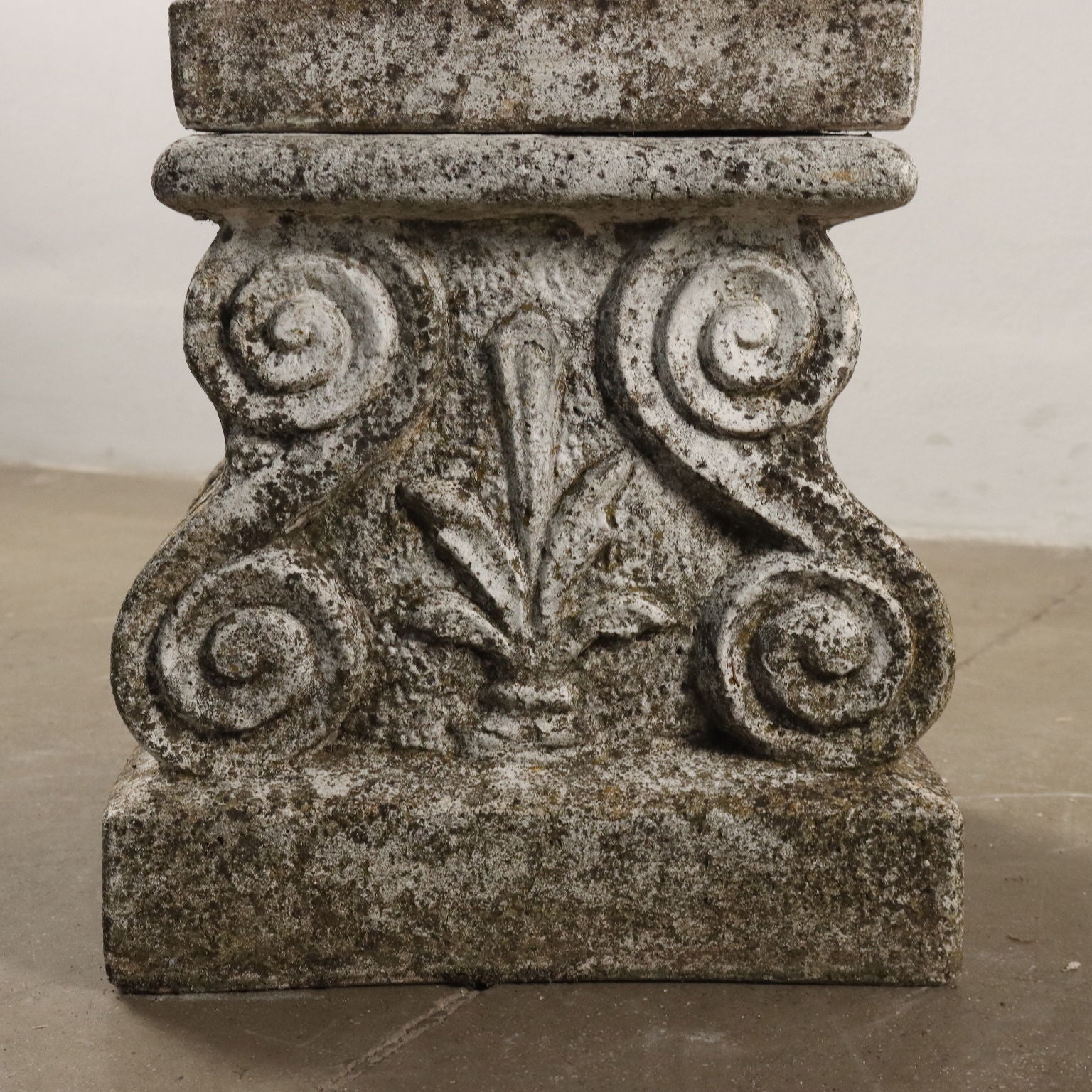  | Antiques  Stones Irons & Garden Furnishings