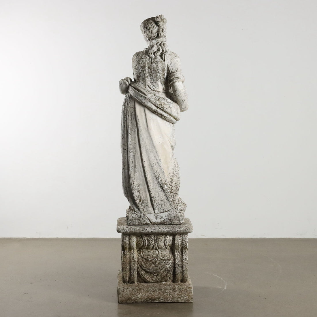  | Antiques  Stones Irons & Garden Furnishings