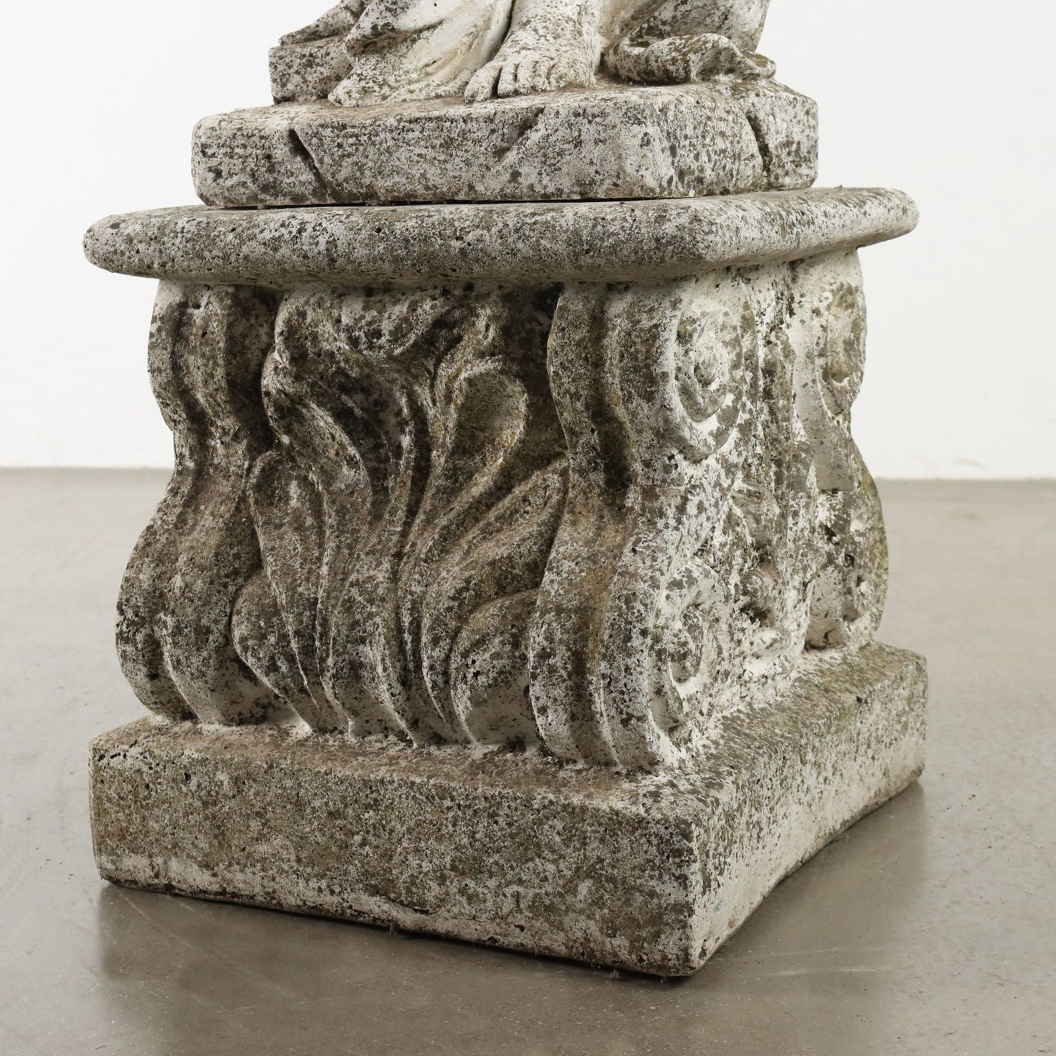  | Antiques  Stones Irons & Garden Furnishings