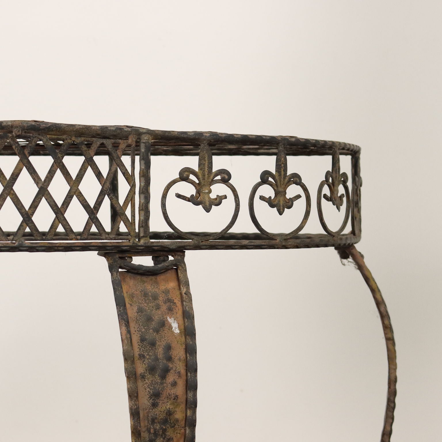  | Antiques  Stones Irons & Garden Furnishings