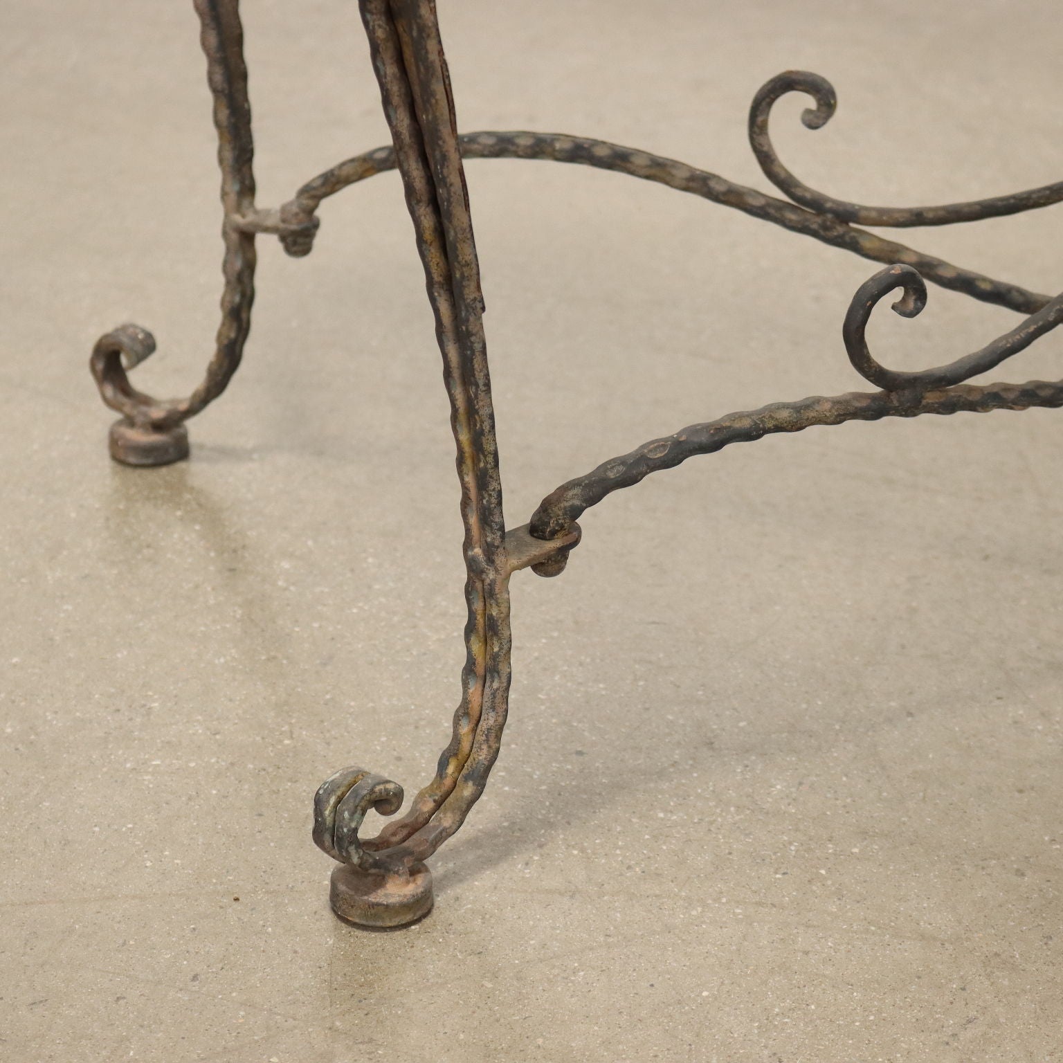  | Antiques  Stones Irons & Garden Furnishings