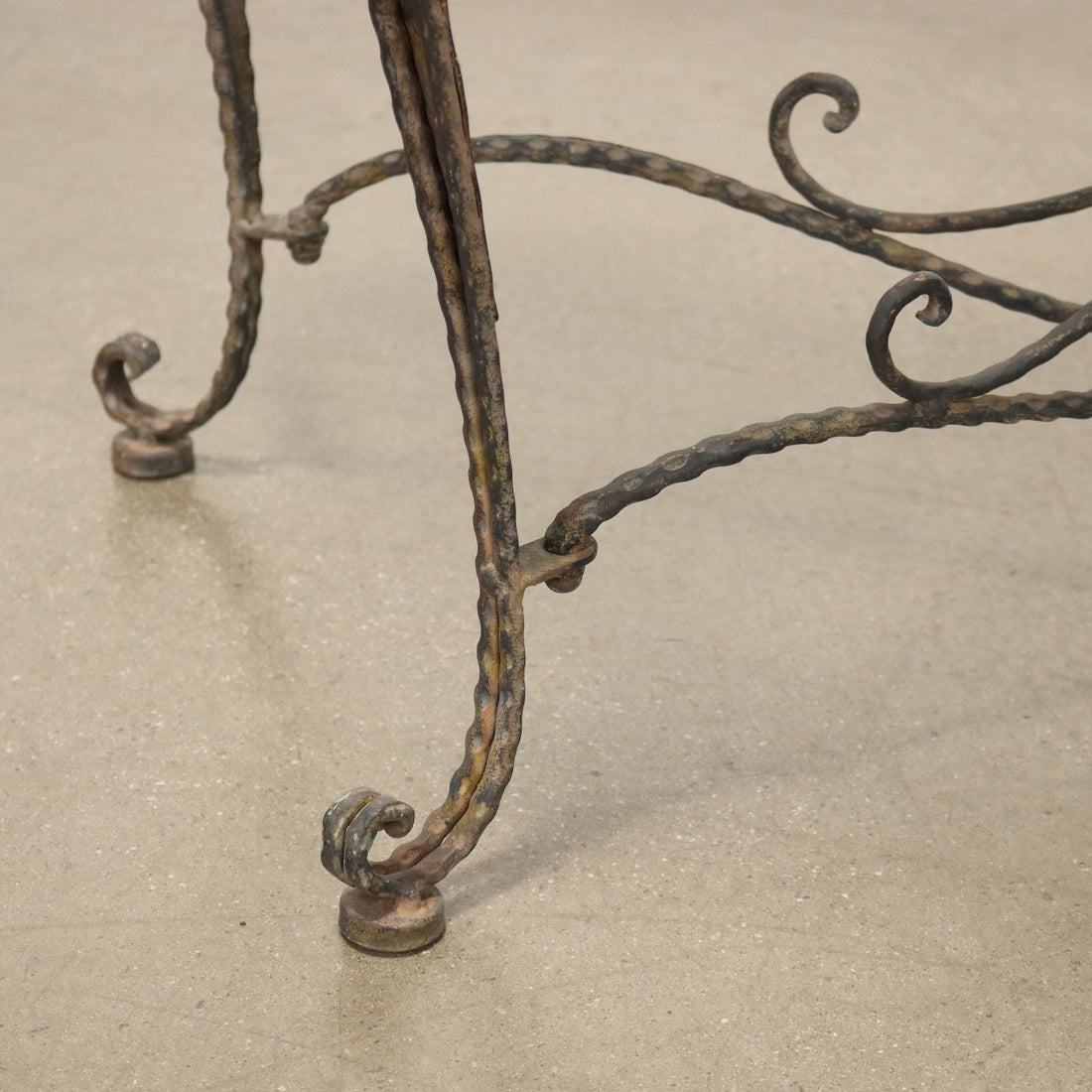  | Antiques  Stones Irons & Garden Furnishings