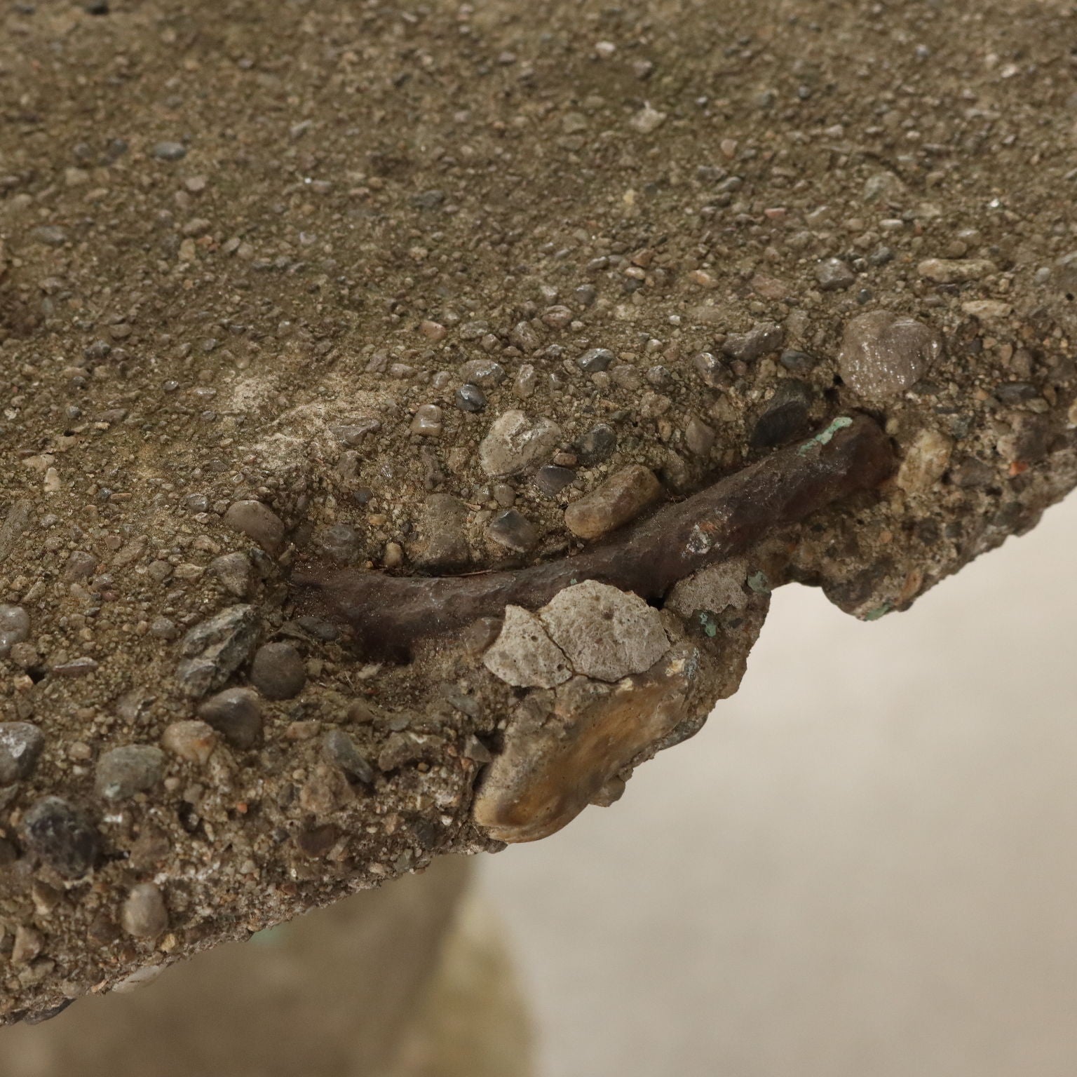  | Antiques  Stones Irons & Garden Furnishings