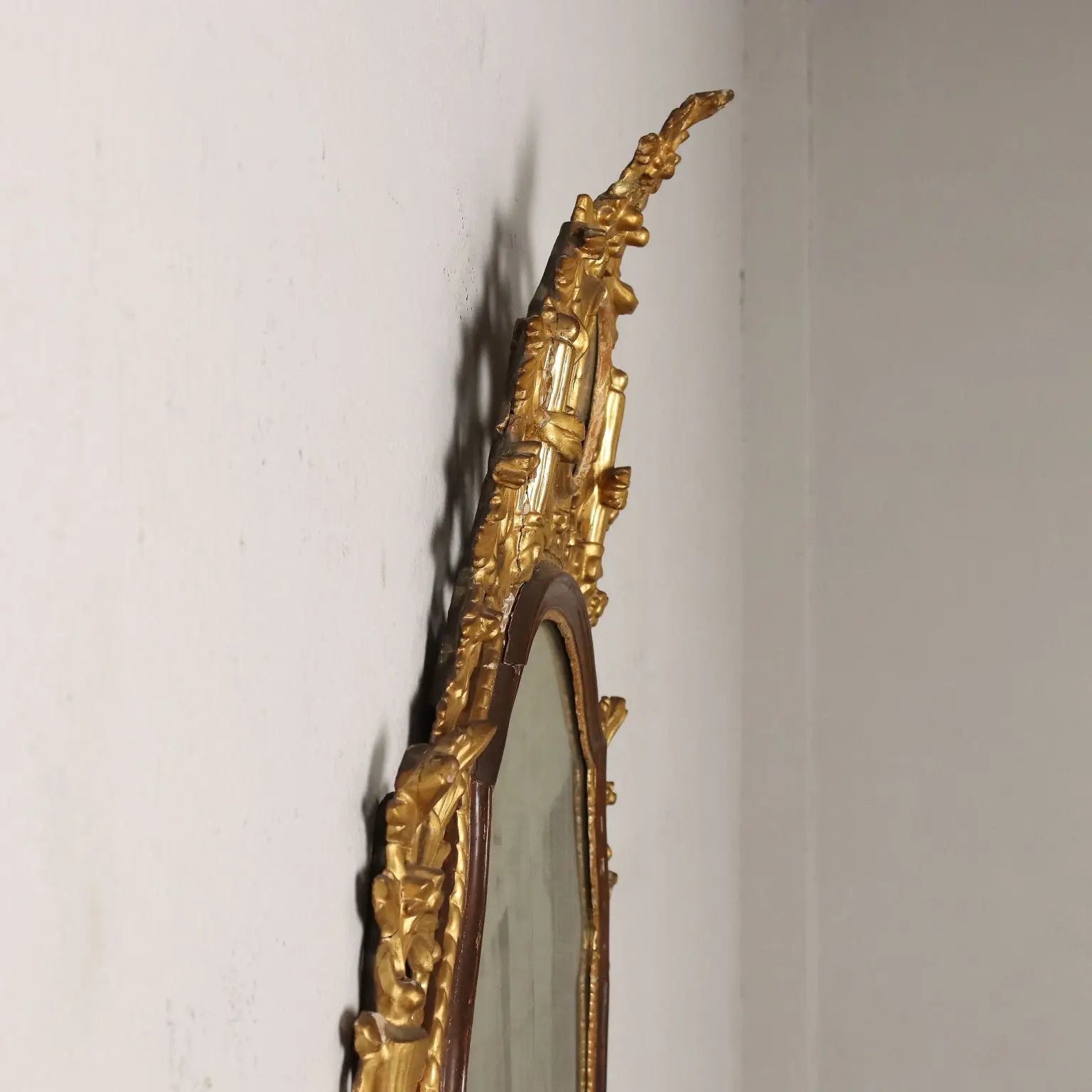 Venetian Neoclassical Mirror in Gilded Wood