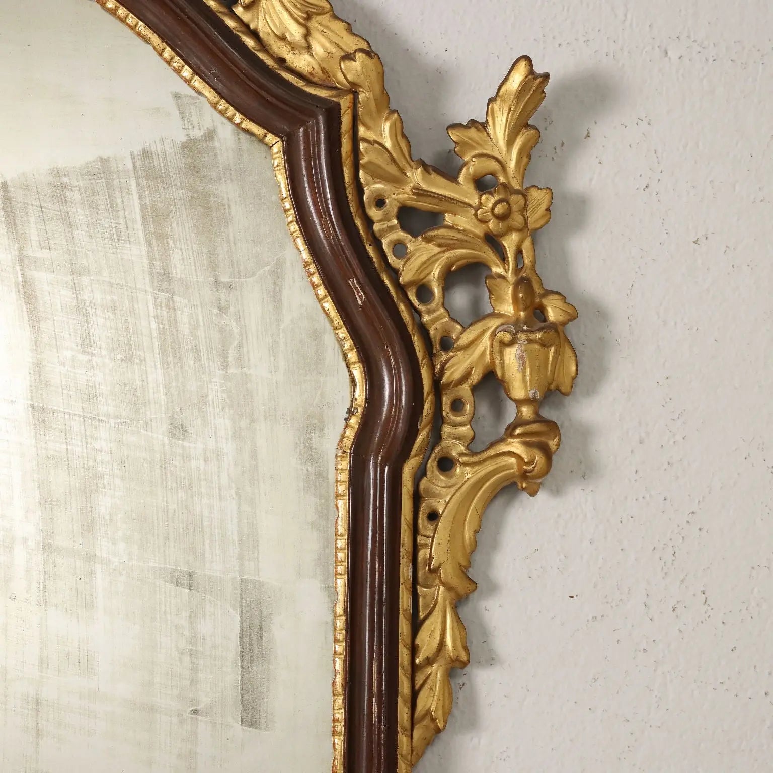 Venetian Neoclassical Mirror in Gilded Wood