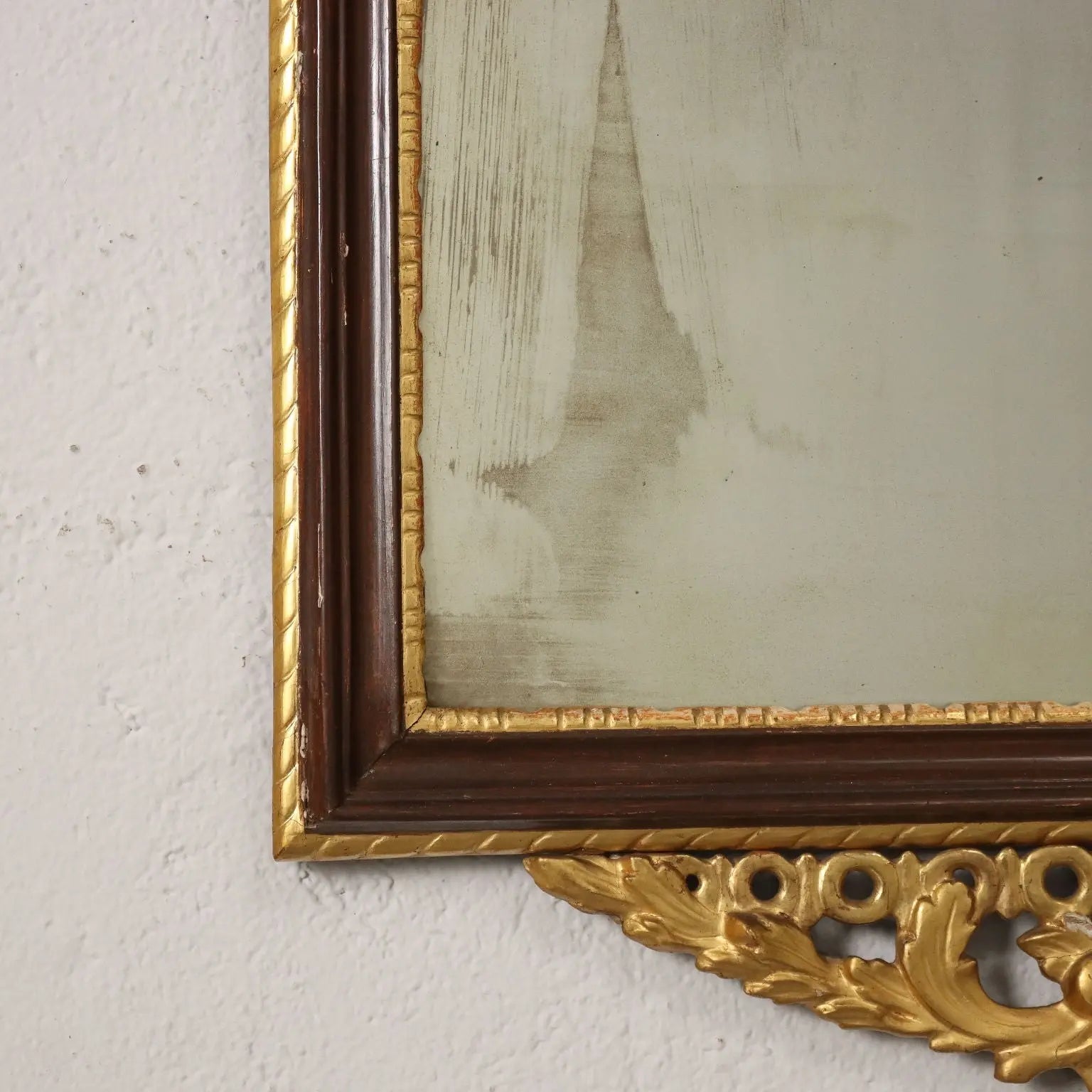 Venetian Neoclassical Mirror in Gilded Wood