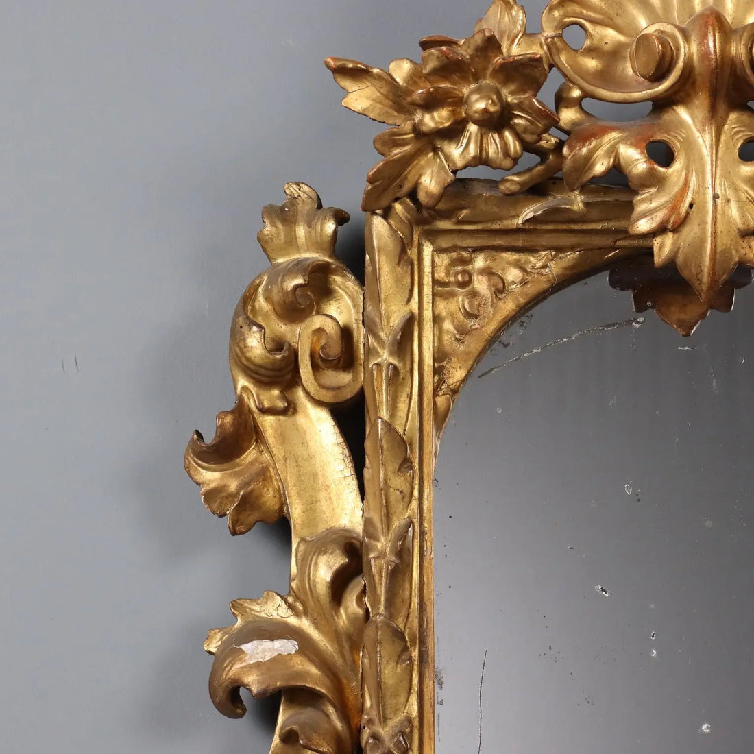Italian Baroque Mirror in Gilded Wood