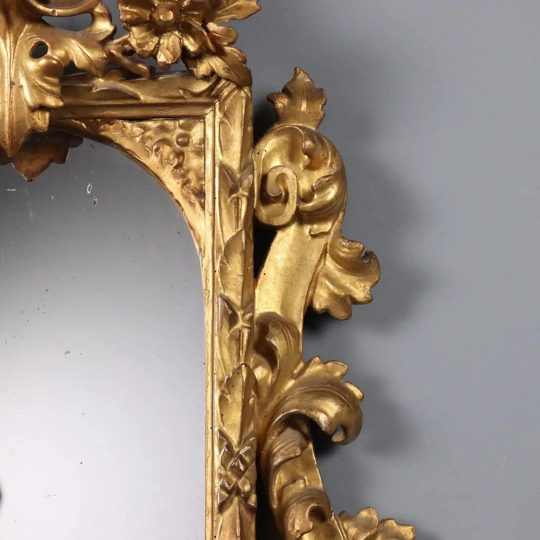 Italian Baroque Mirror in Gilded Wood