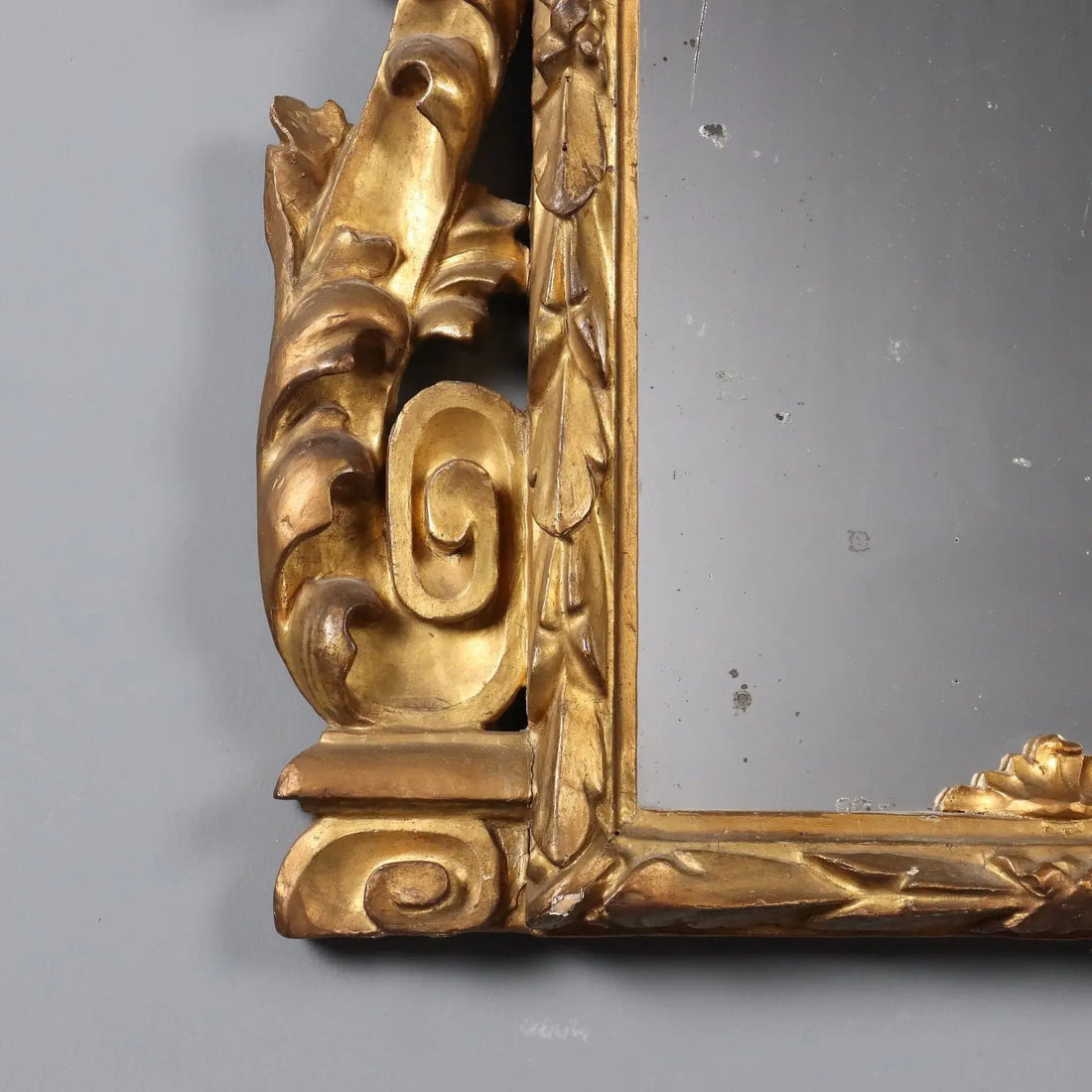 Italian Baroque Mirror in Gilded Wood