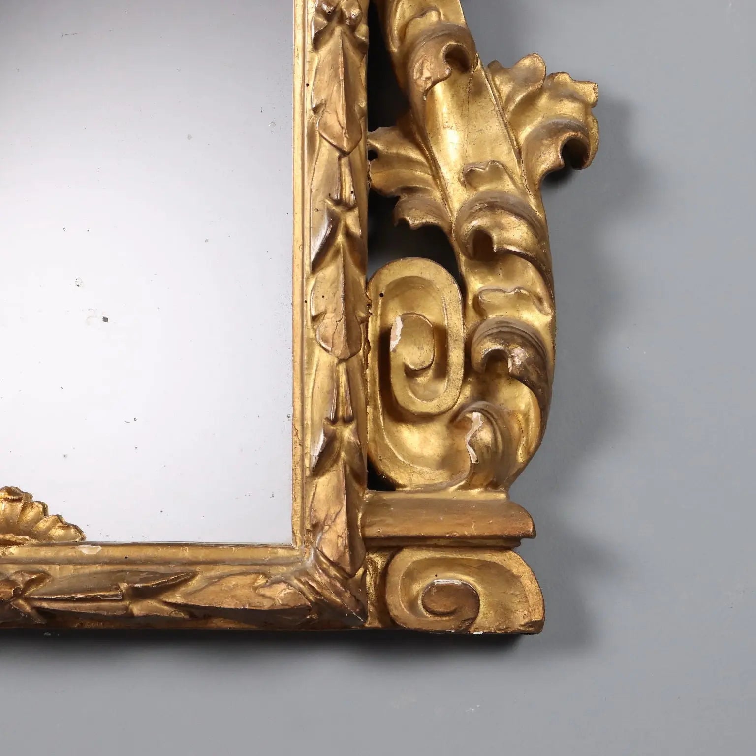 Italian Baroque Mirror in Gilded Wood