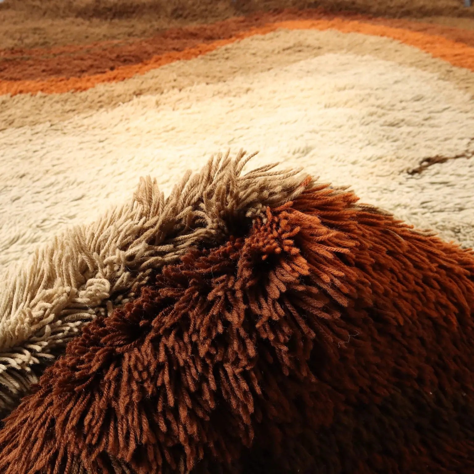 Vintage Shaggy Carpet Wool Big Knot Machine Made - 88 x 67 in | Modernism | Complements